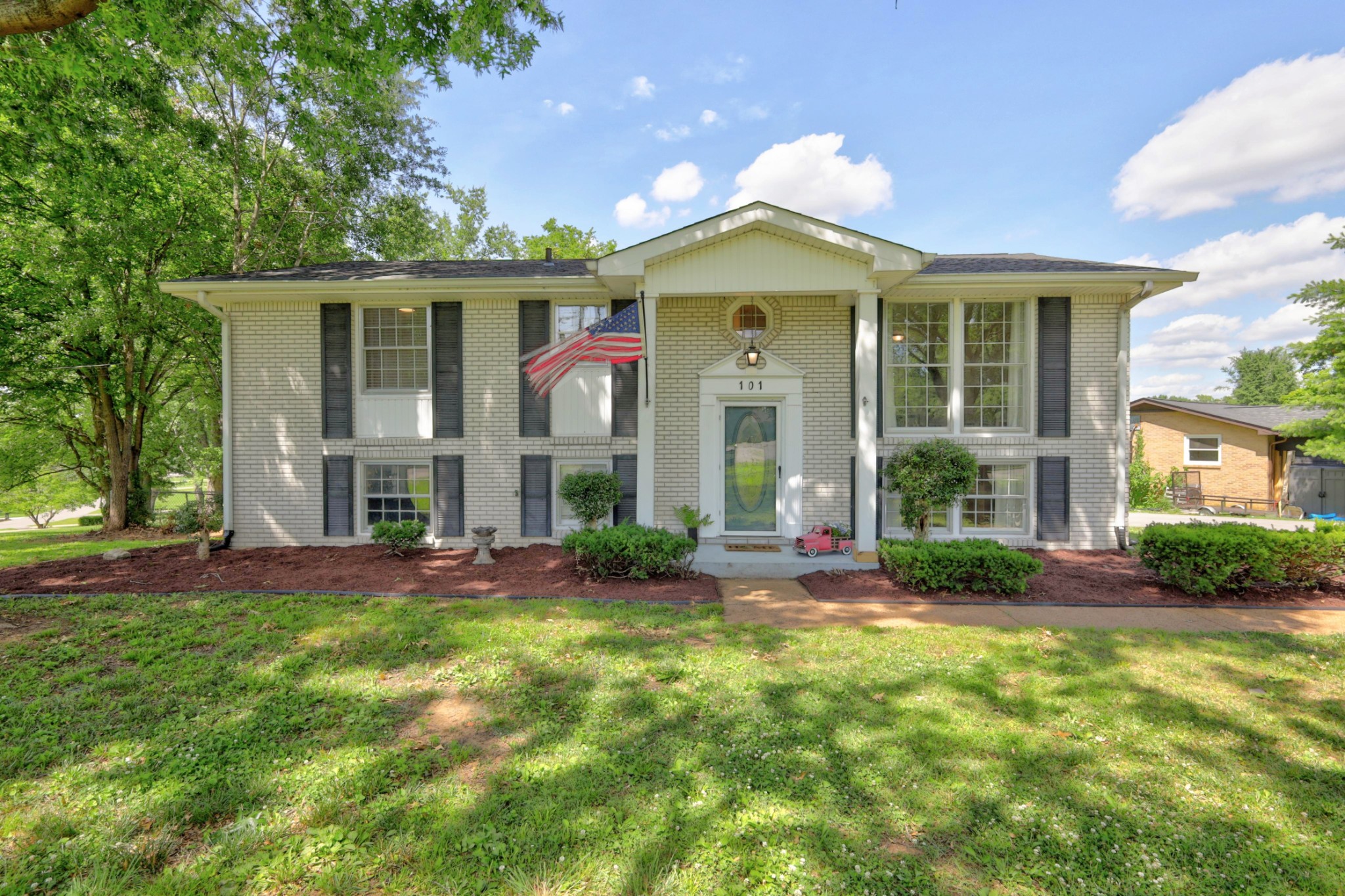 101 Hillside Dr — photo