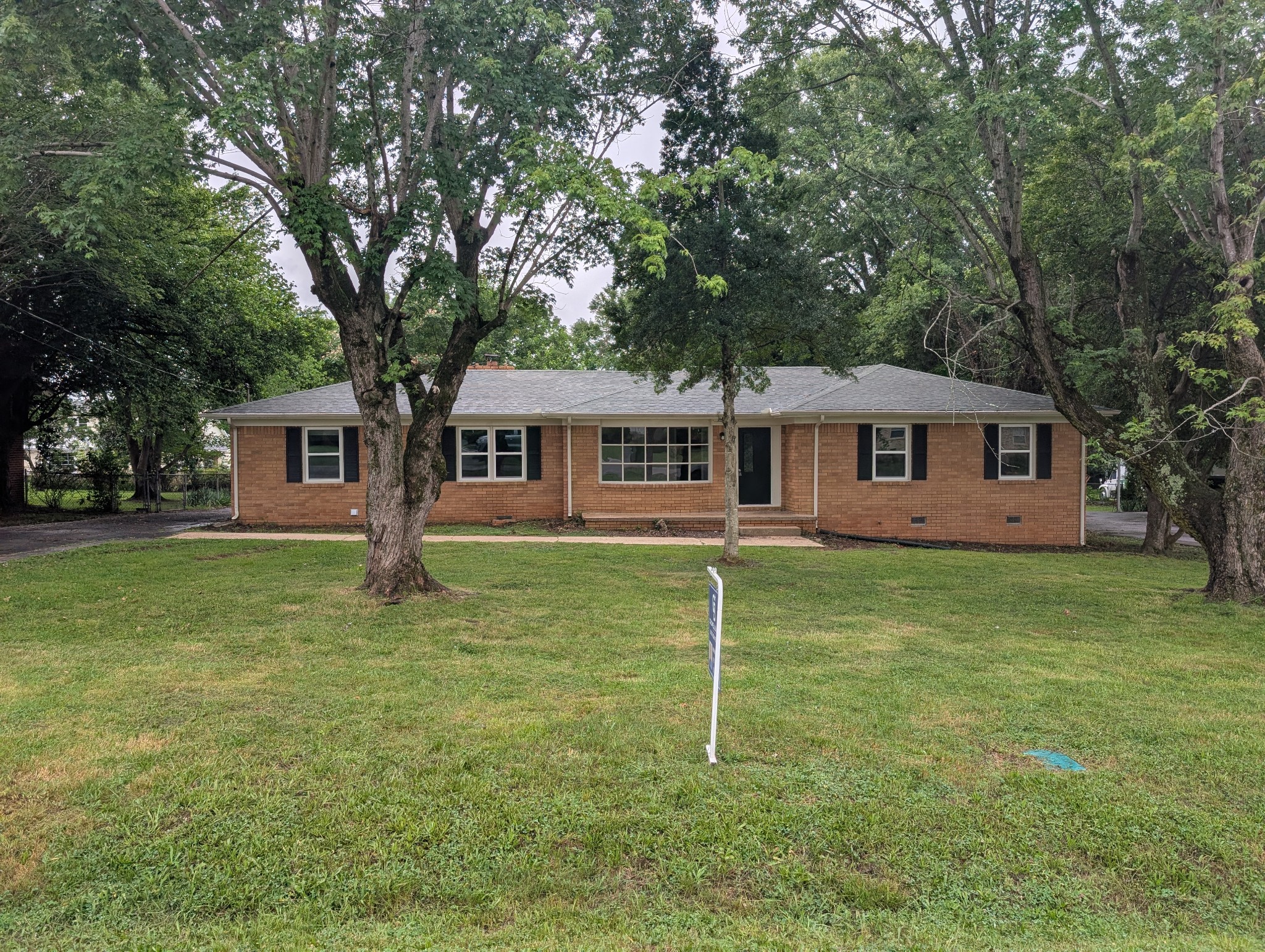 114 Bel Aire Dr — photo