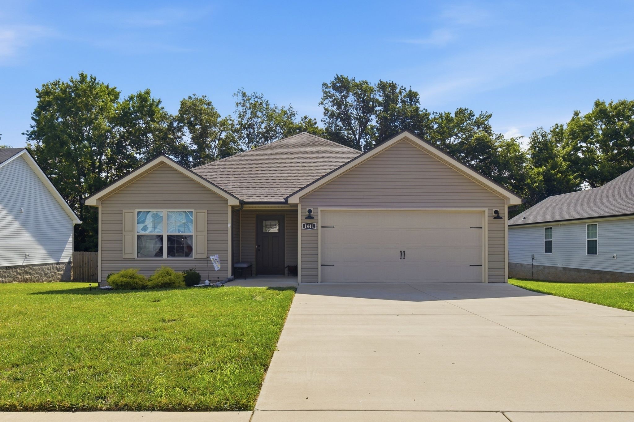 1441 Fredrick Dr — photo