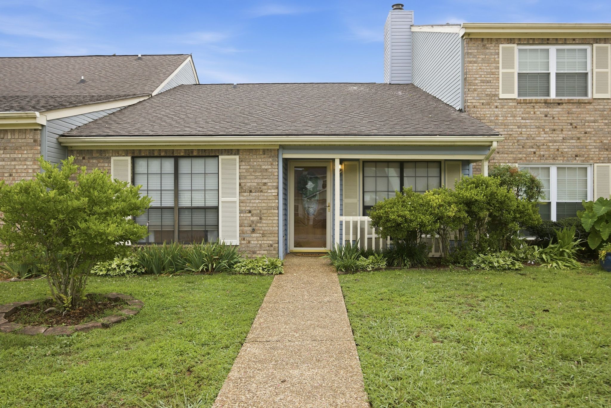 6690 Hickory Brook Rd — photo