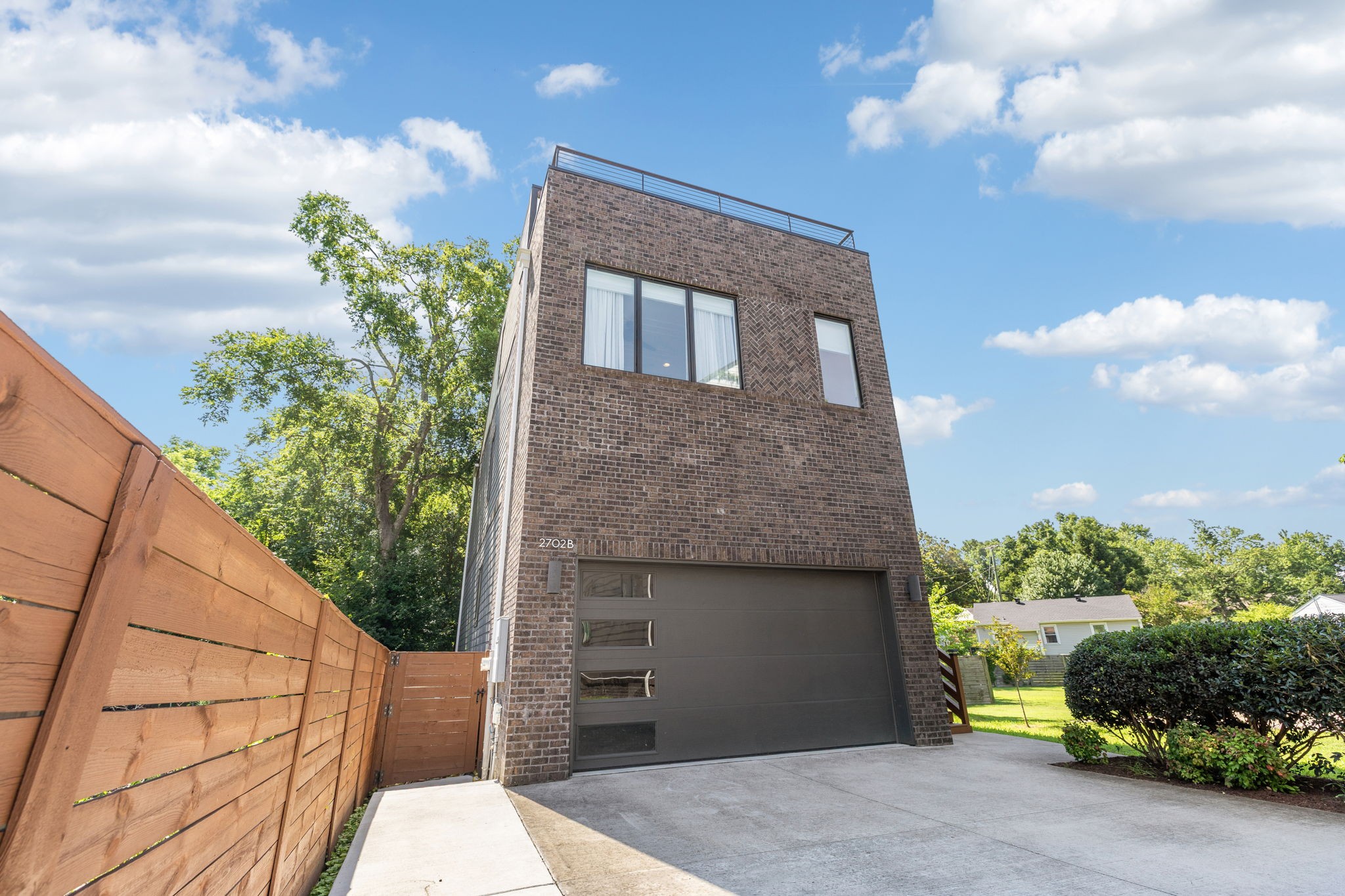 2702B Bronte Ave — photo