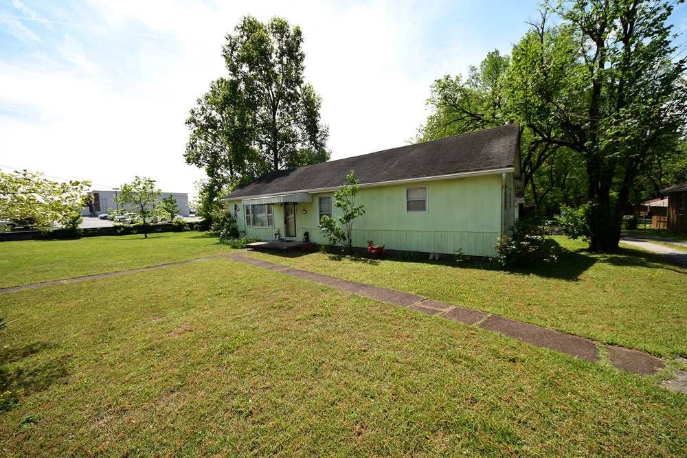 7306 Igou Gap Road — photo
