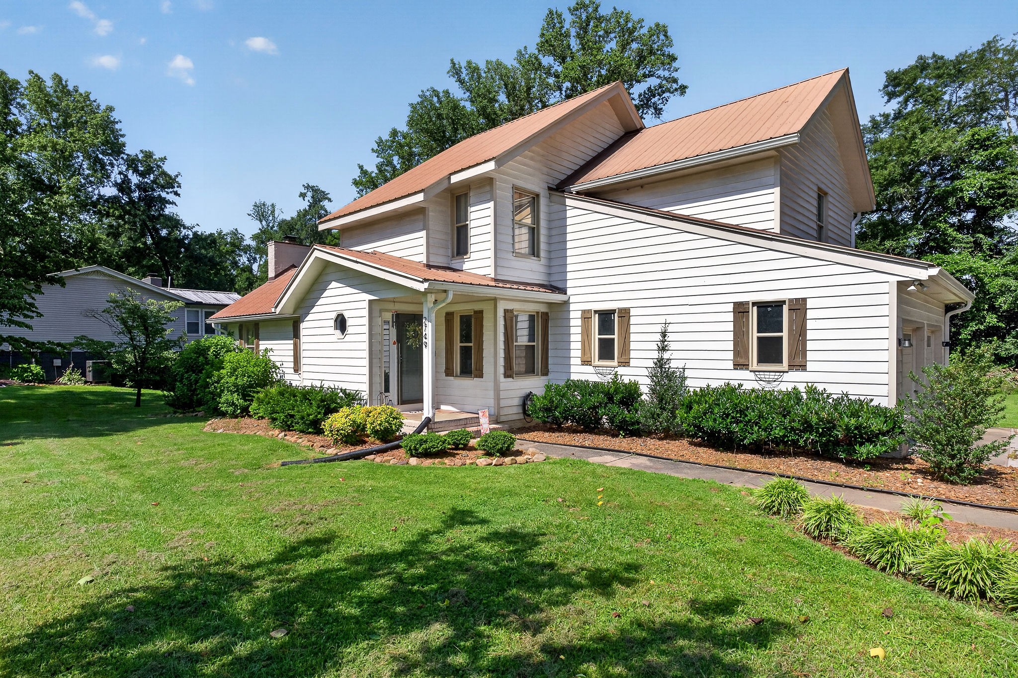 2749 New London Dr — photo