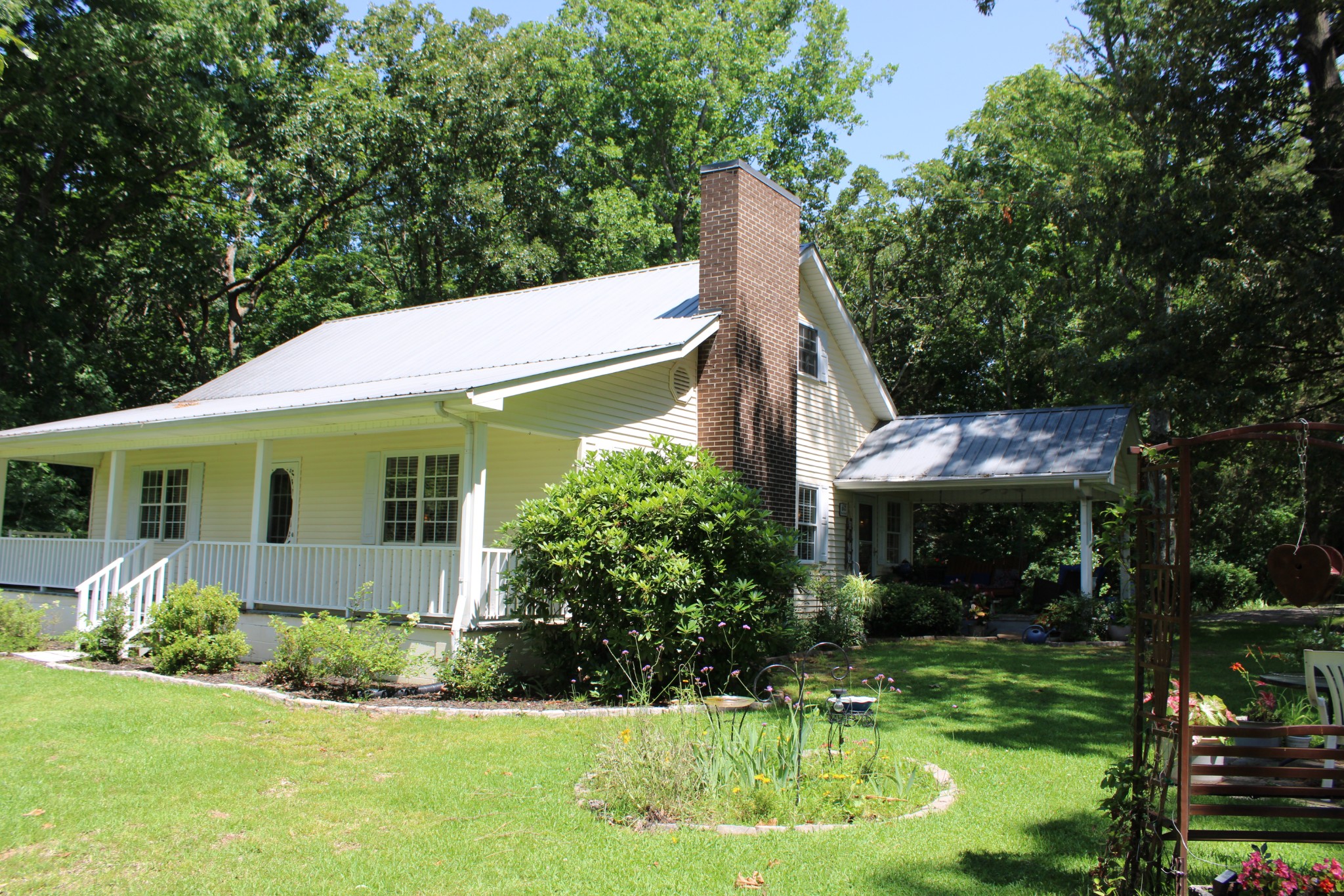 612 Bost Rd — photo