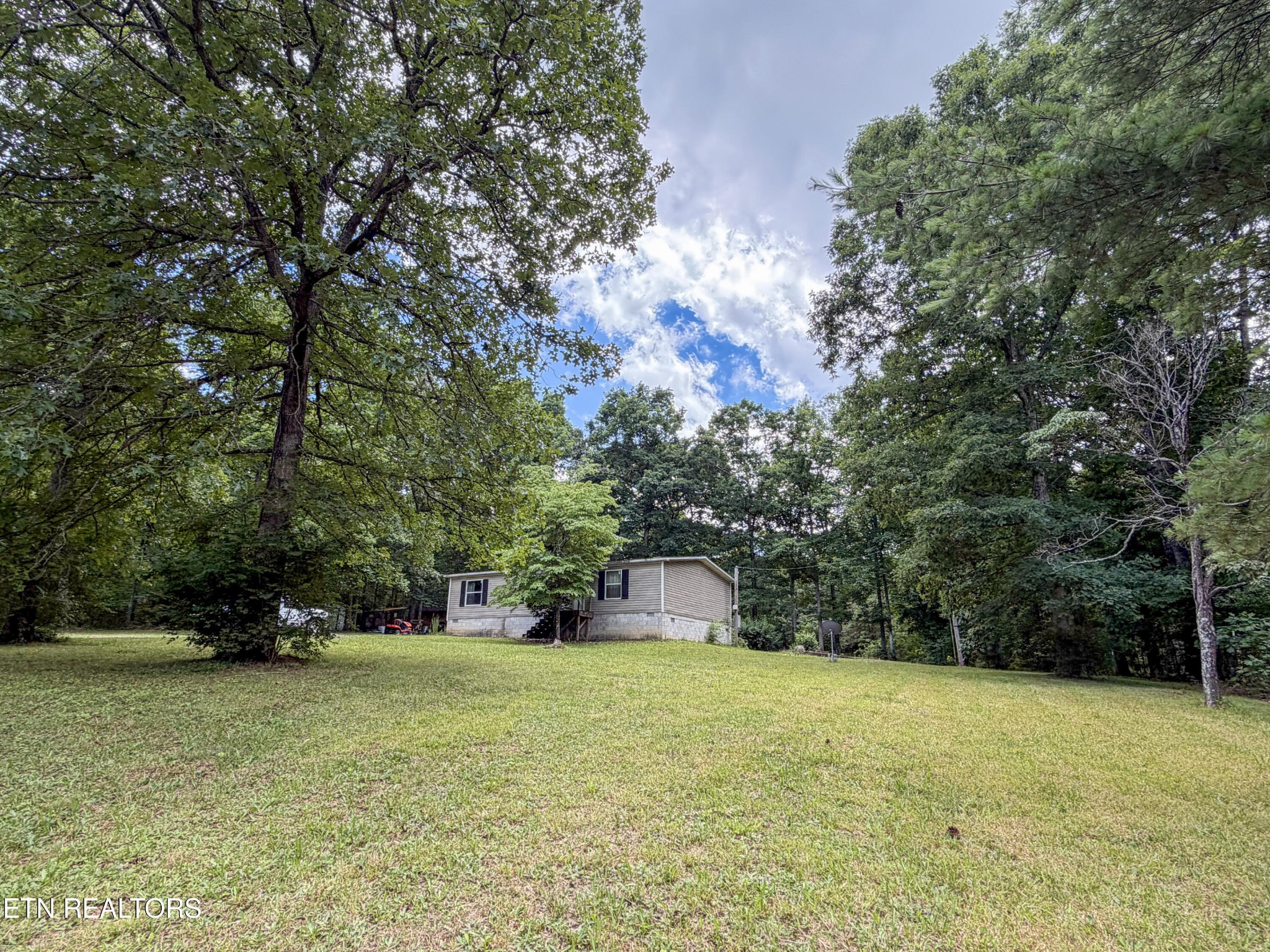 102 Skyline Court — photo
