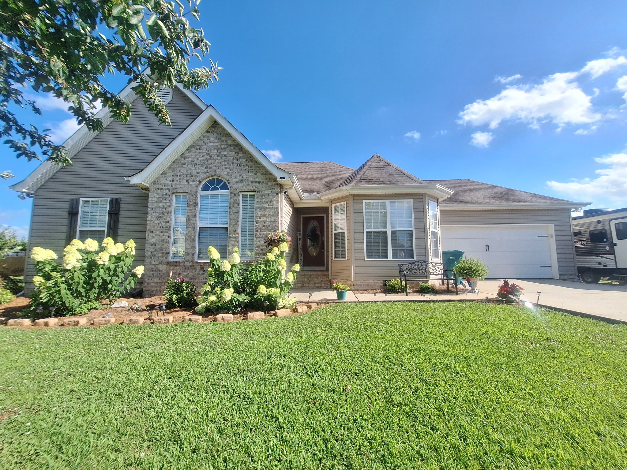 131 Charlotte Dr — photo