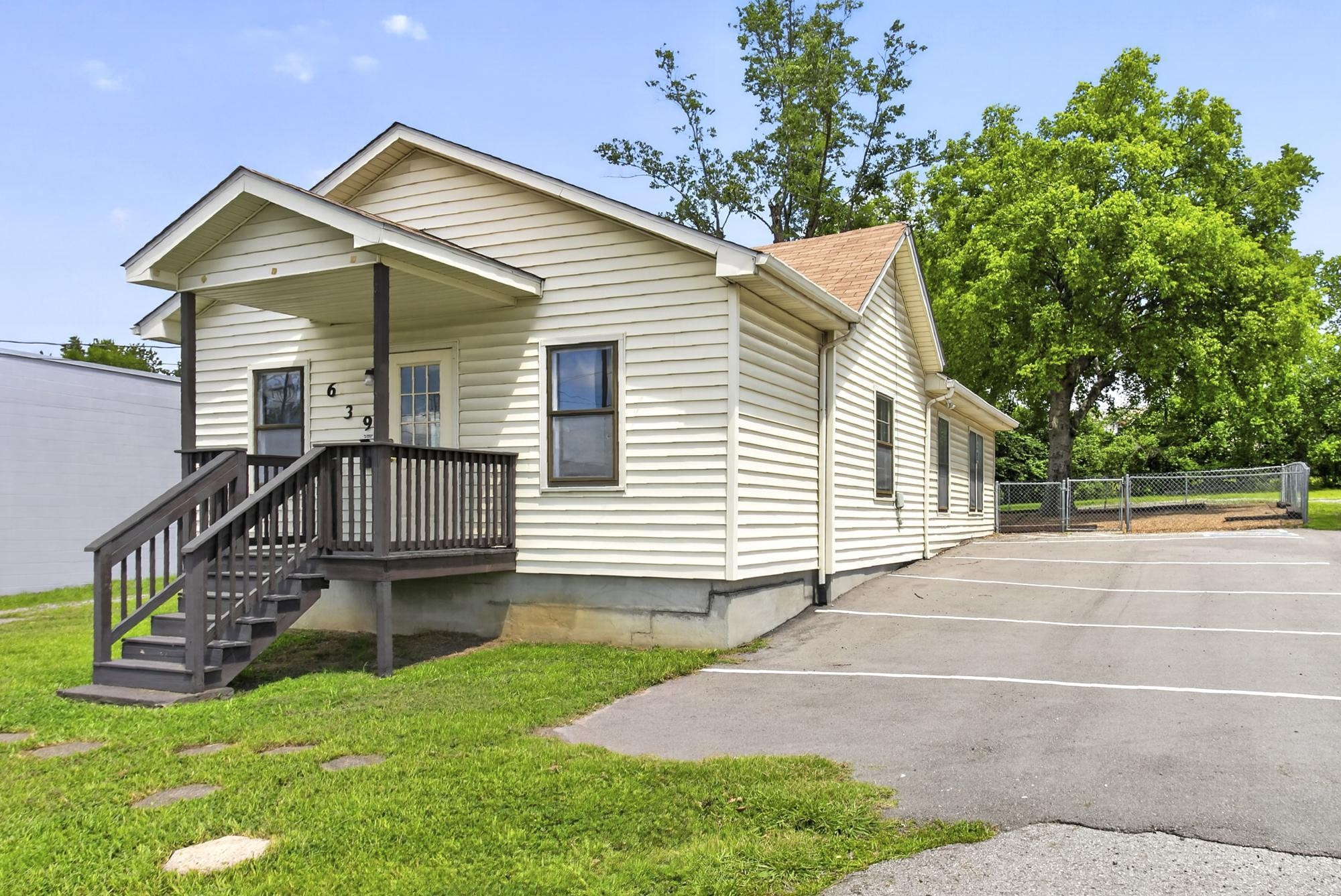 639 E Old Hickory Blvd — photo