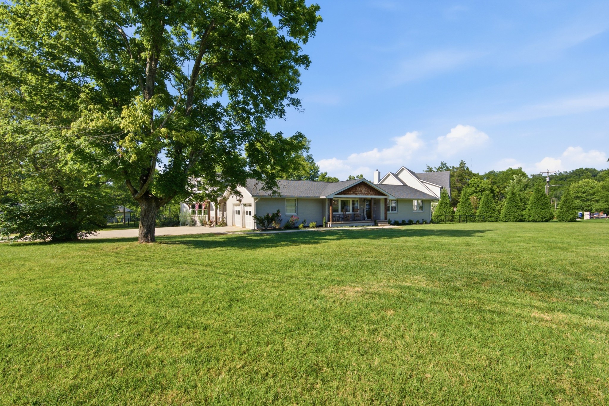 824 Clematis Dr — photo