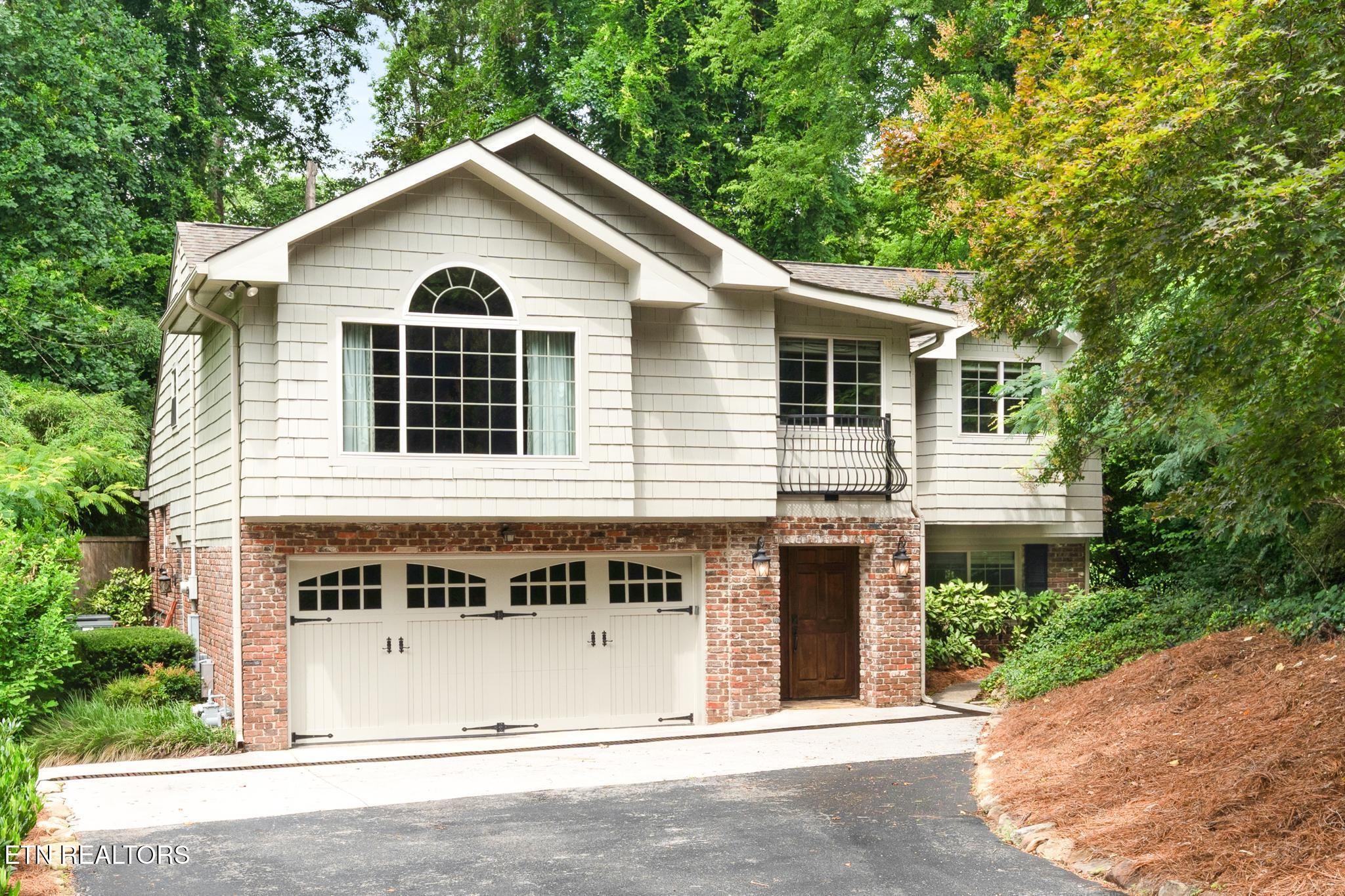 561 Noelton Drive — photo