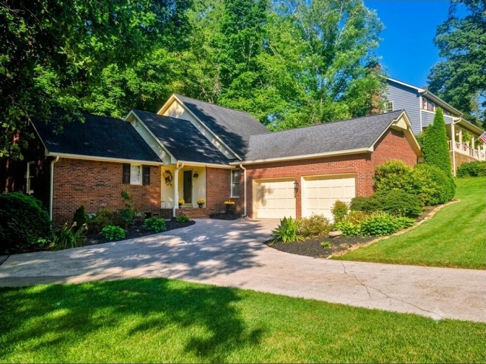 348 Hickory Hills Drive, NE — photo