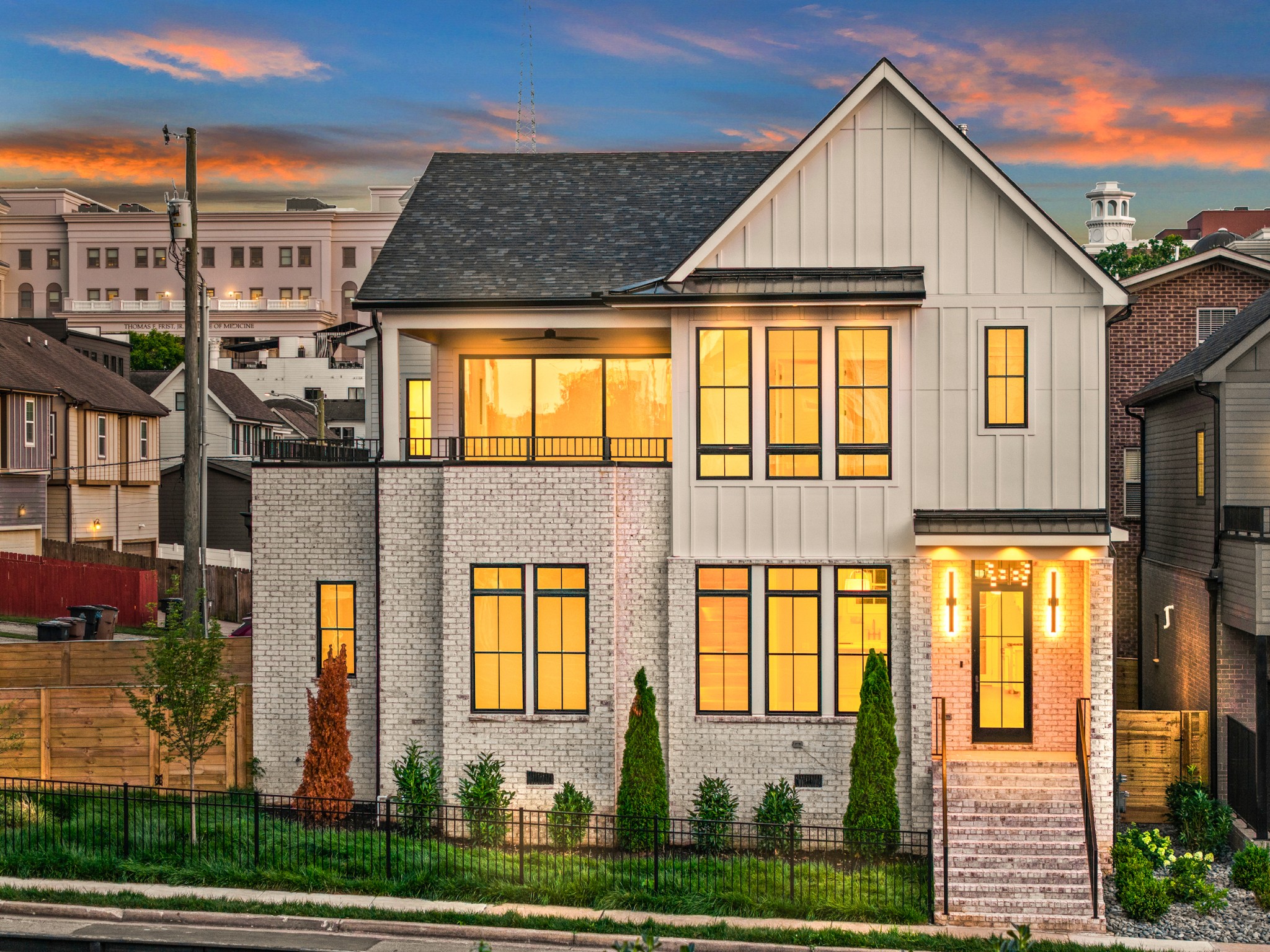 1411 Wade Ave — photo