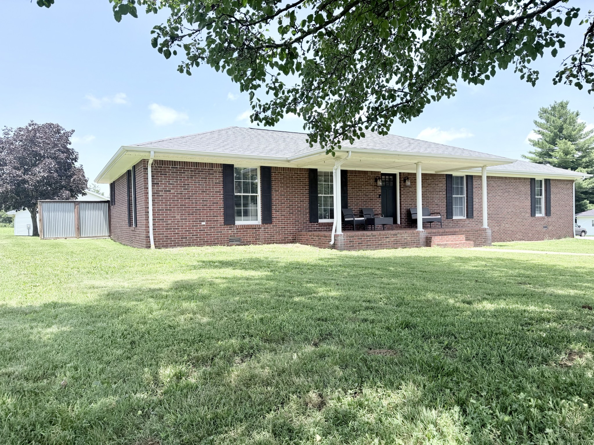 918 Sanderson Dr — photo