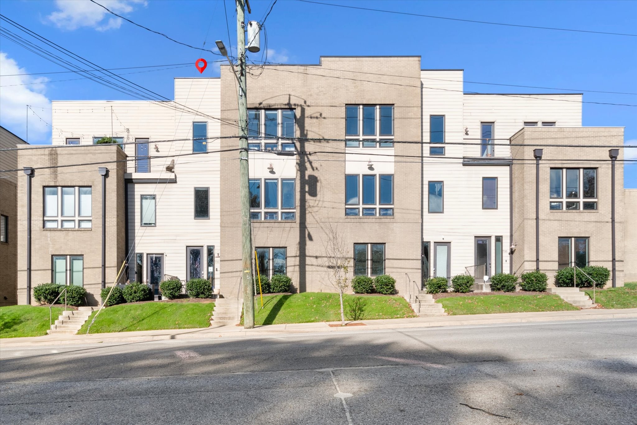 731 Douglas Ave — photo