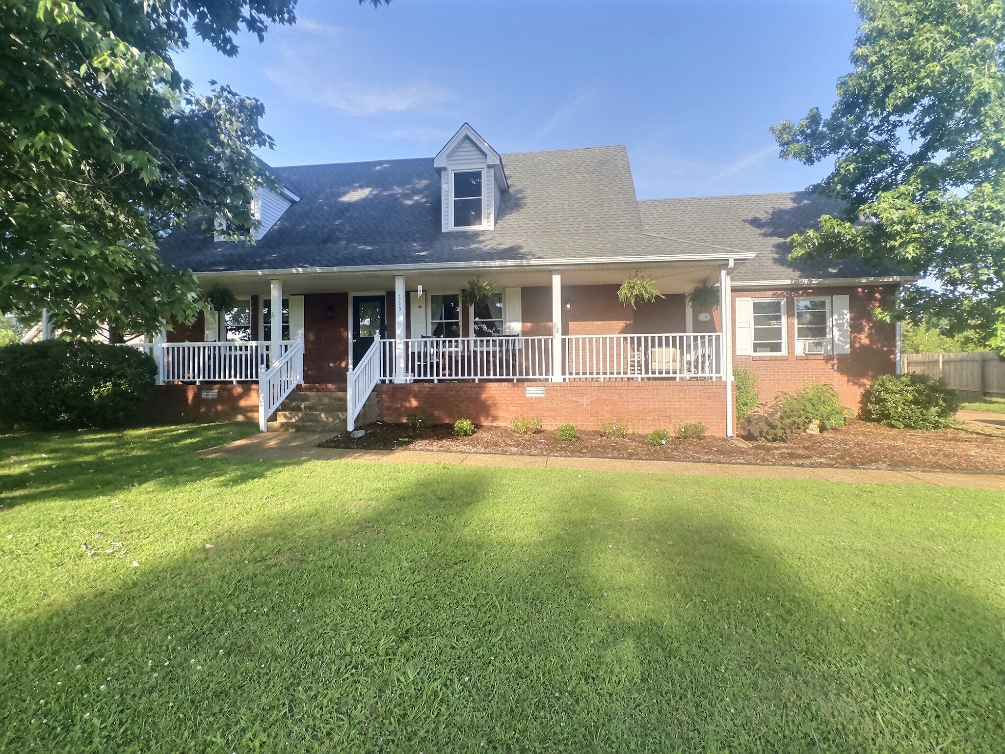 115 Spicer Ct — photo