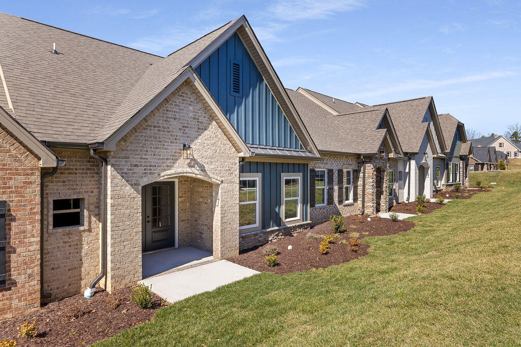 106 Founding Way — photo