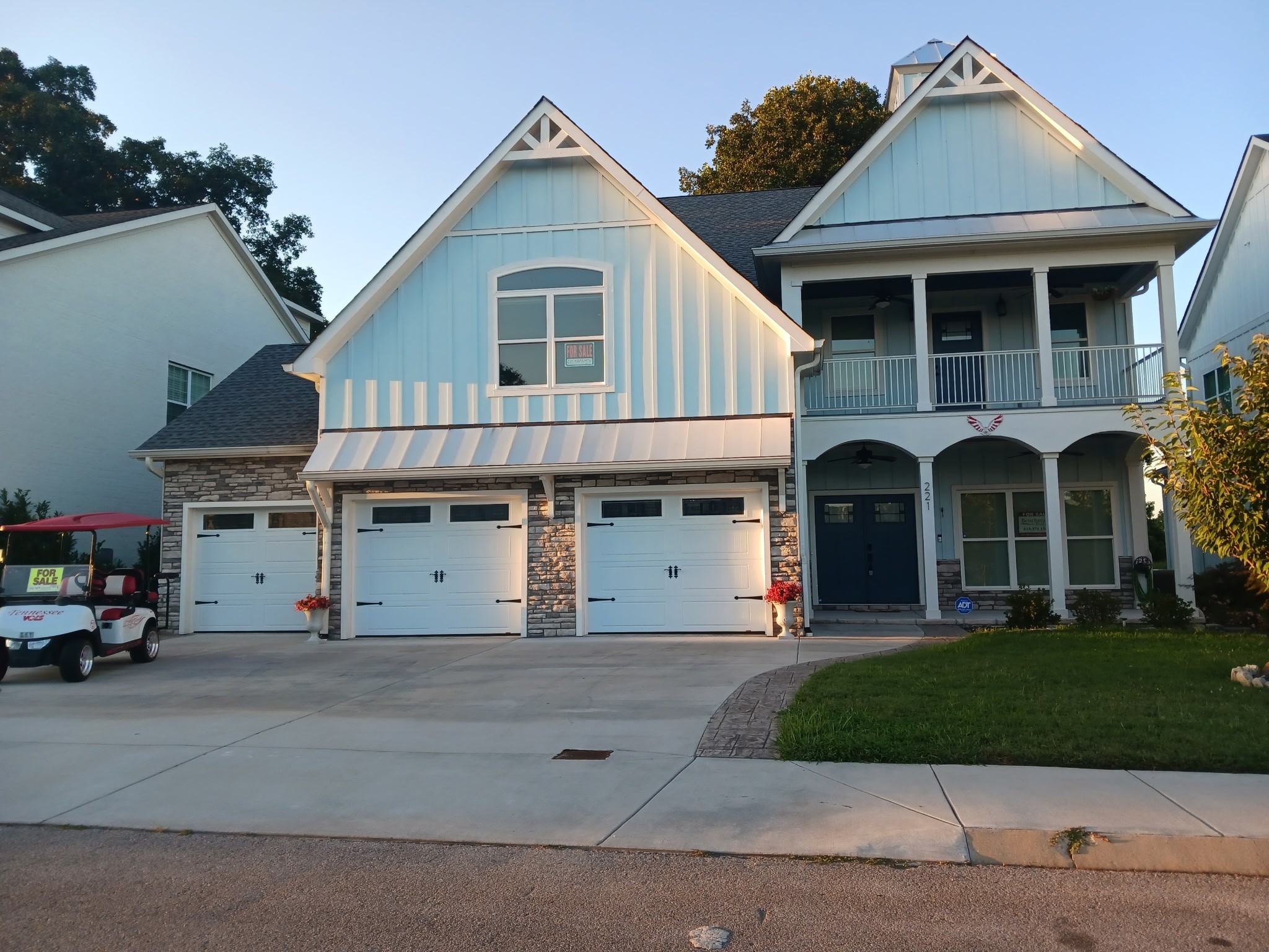 221 Hammock Dr — photo