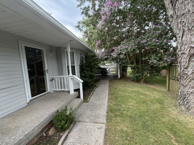 905 Patio Dr — photo