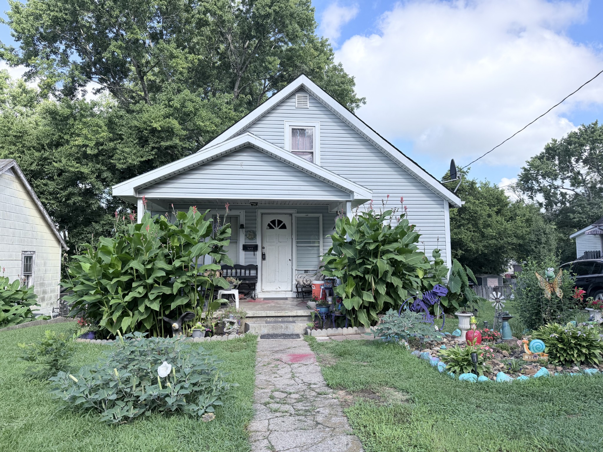 105 N Fowler Ave — photo