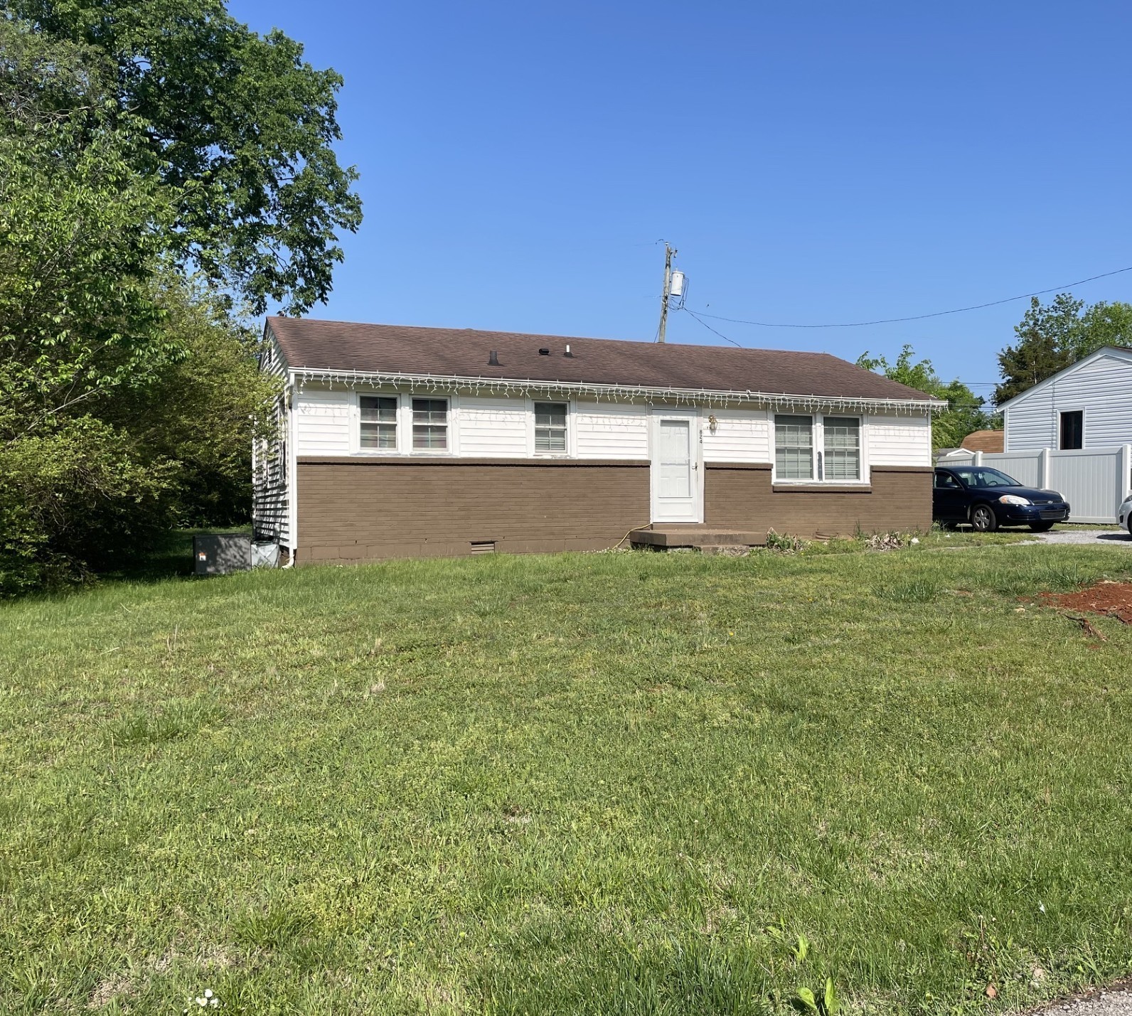 824 Country Club Dr — photo