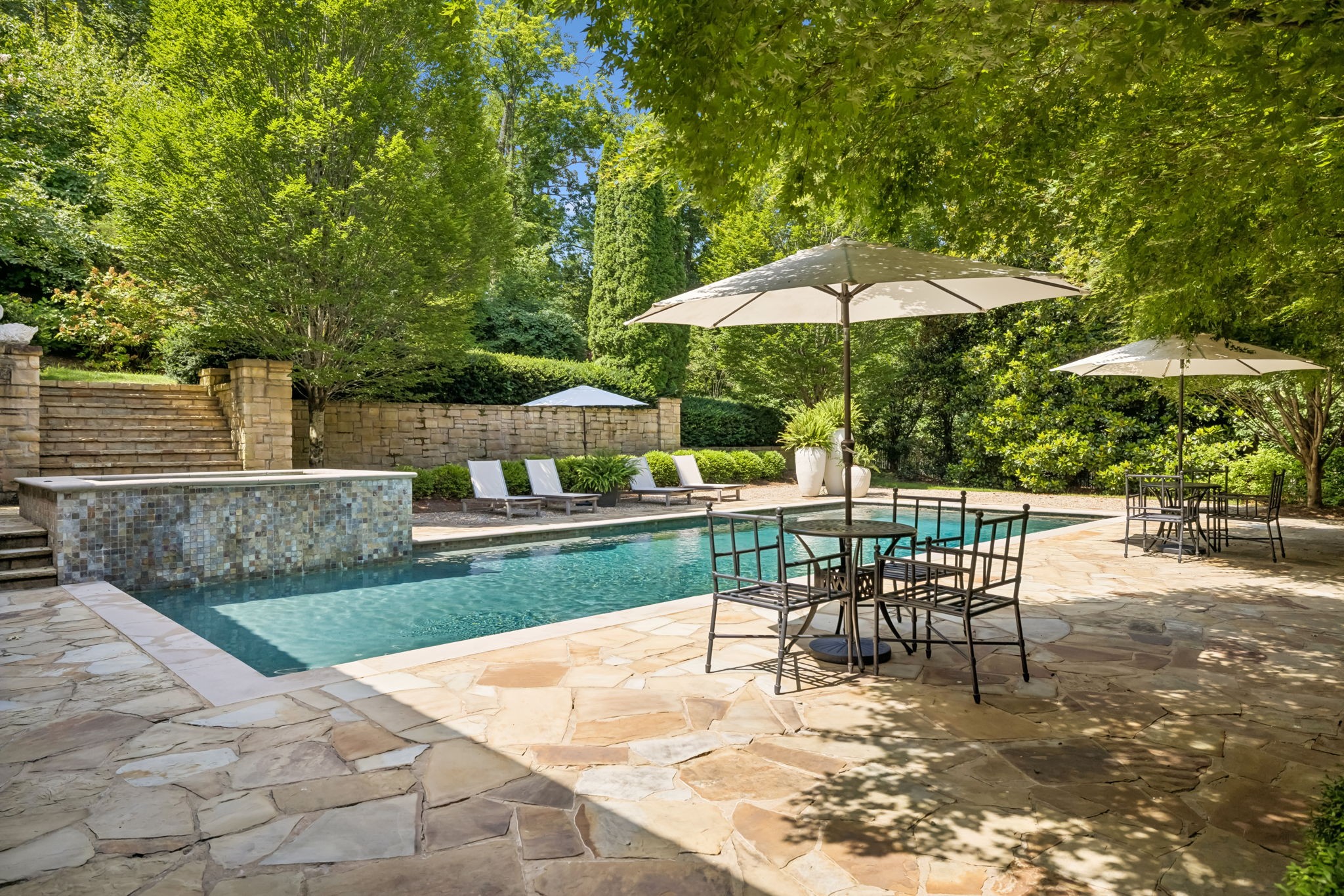 1037 Vaughn Crest Dr — photo
