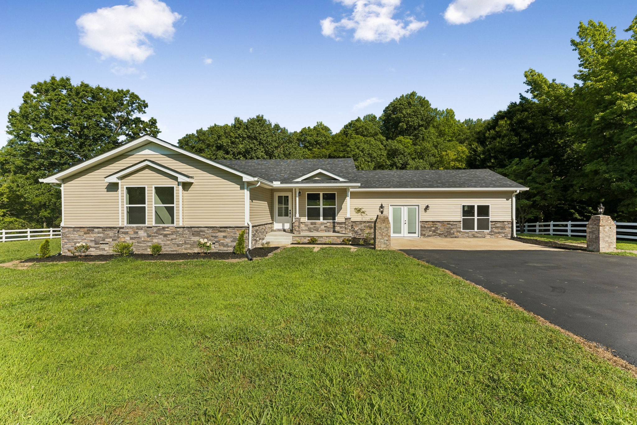 1513 Centerville Hwy — photo