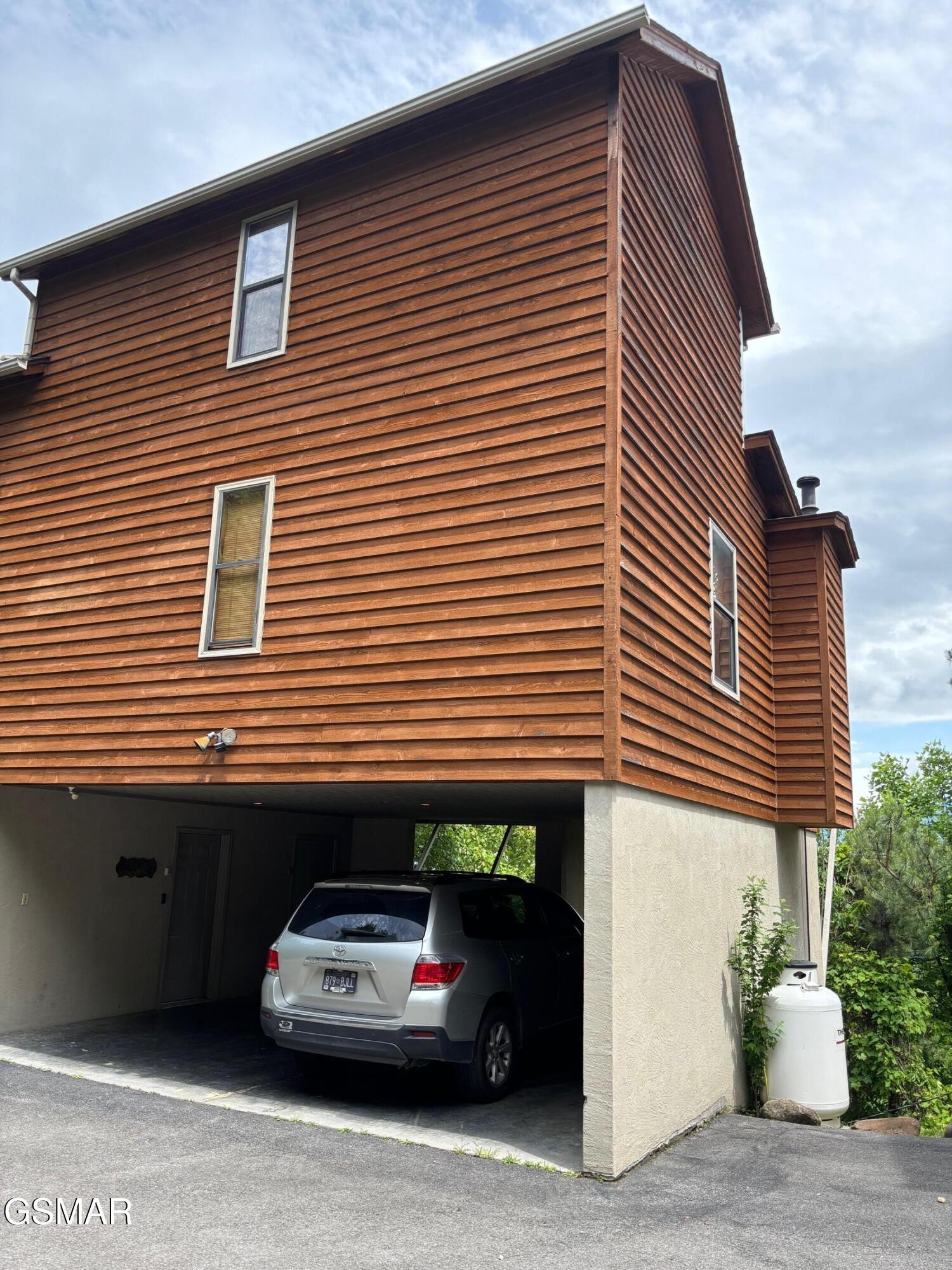 1226 Sky High Way 6 — photo