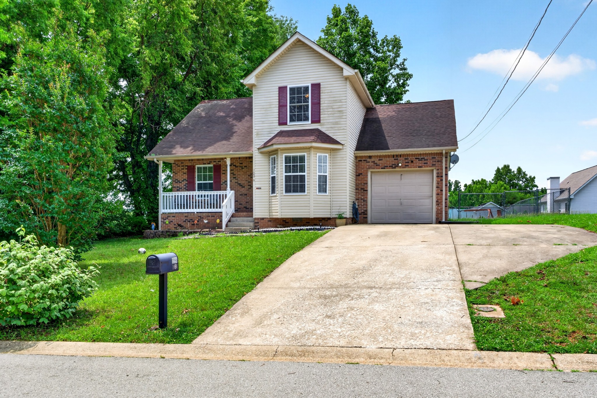 1096 Gunpoint Dr — photo