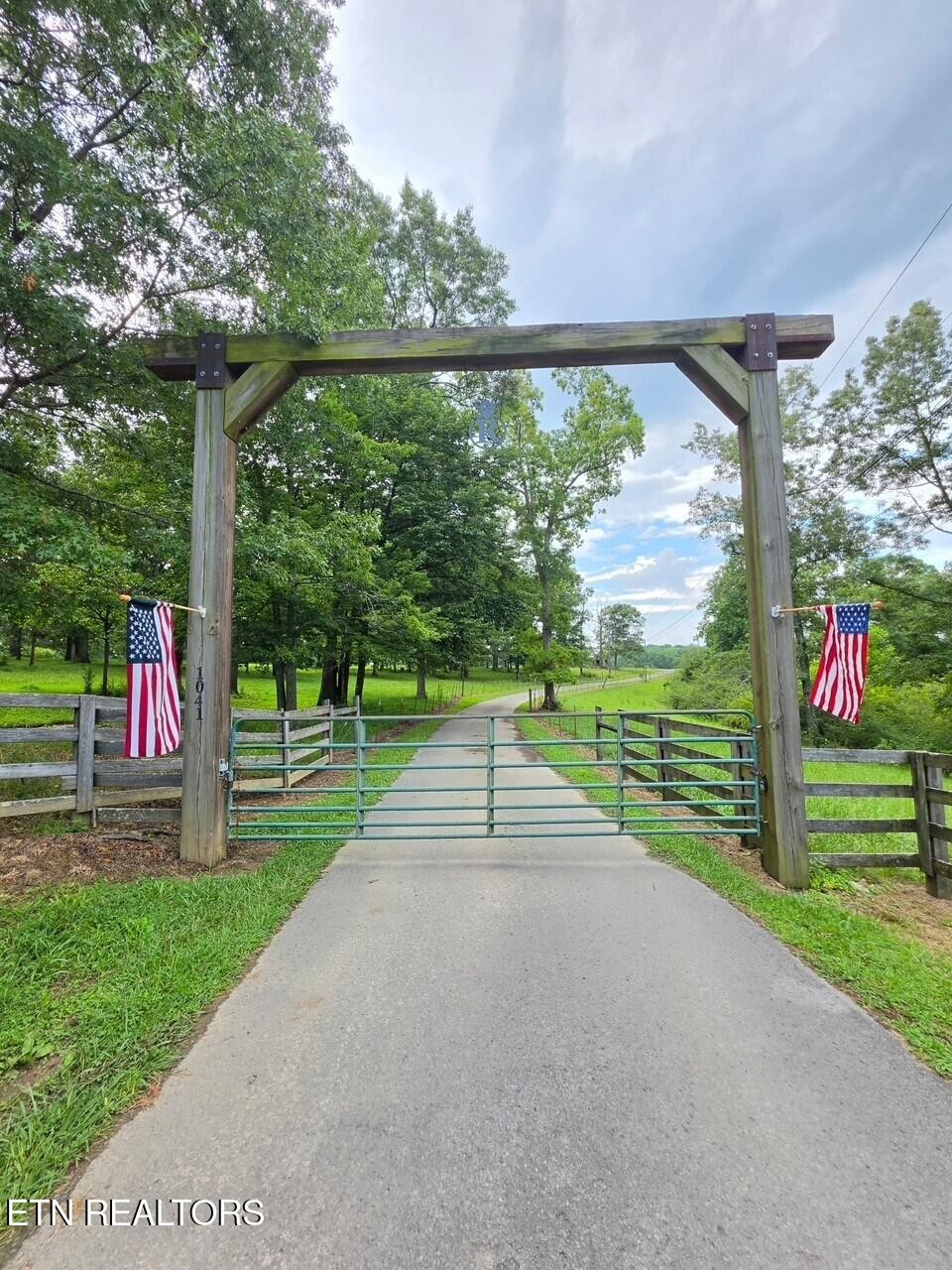 1041 Walt Reed Road, Grandview, TN 37337