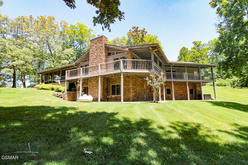 902 Lake View Road — photo