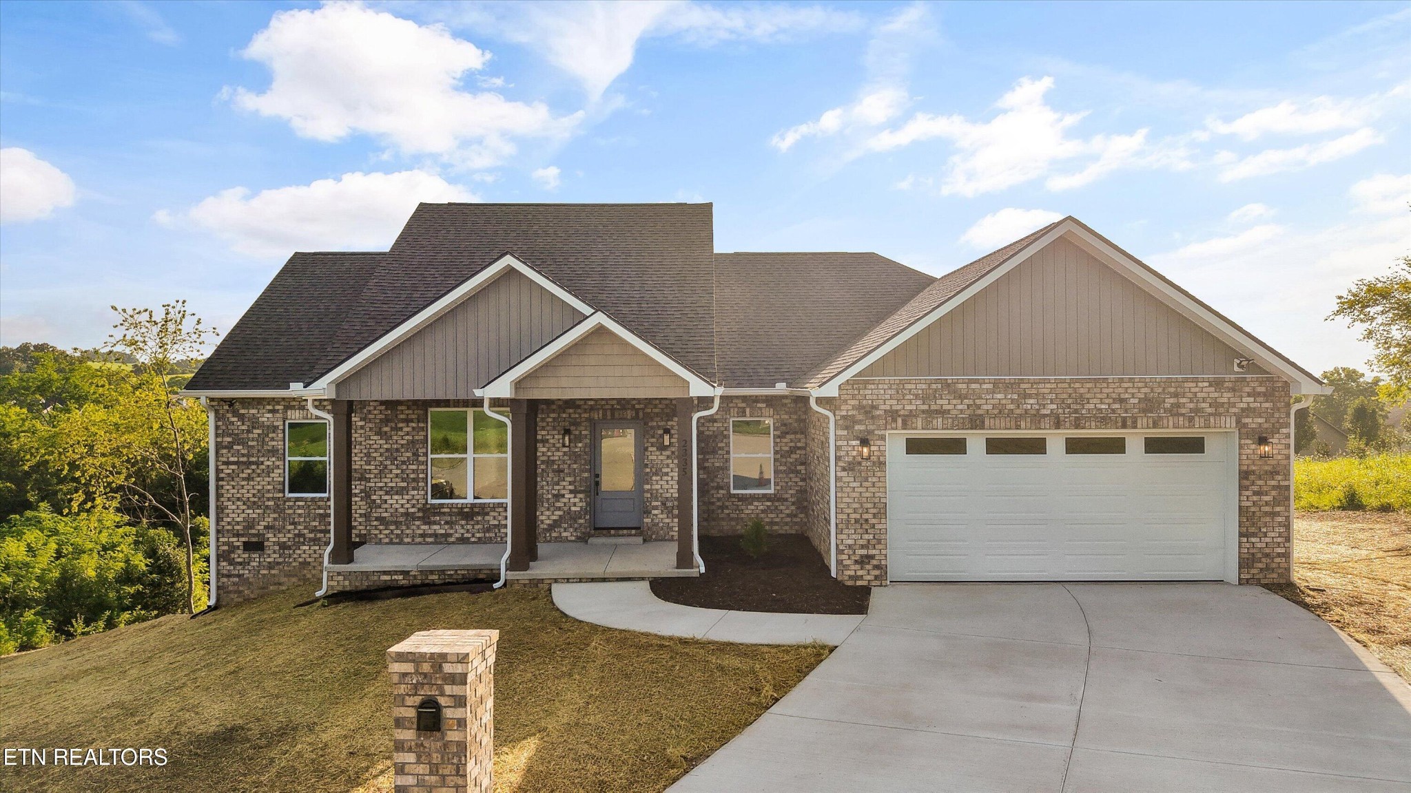2335 Louisiana Court — photo