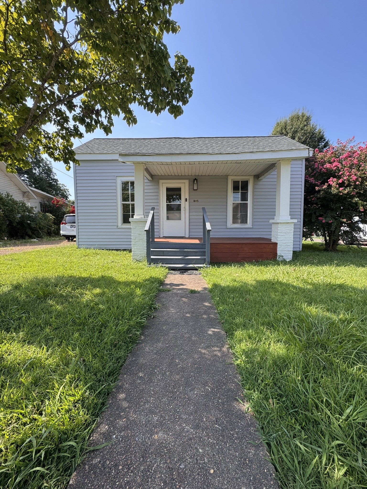 805 E Todd St — photo