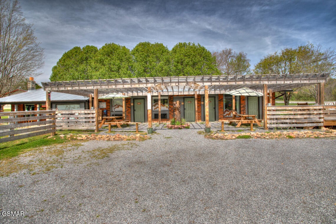 3804 Wears Valley Road — photo