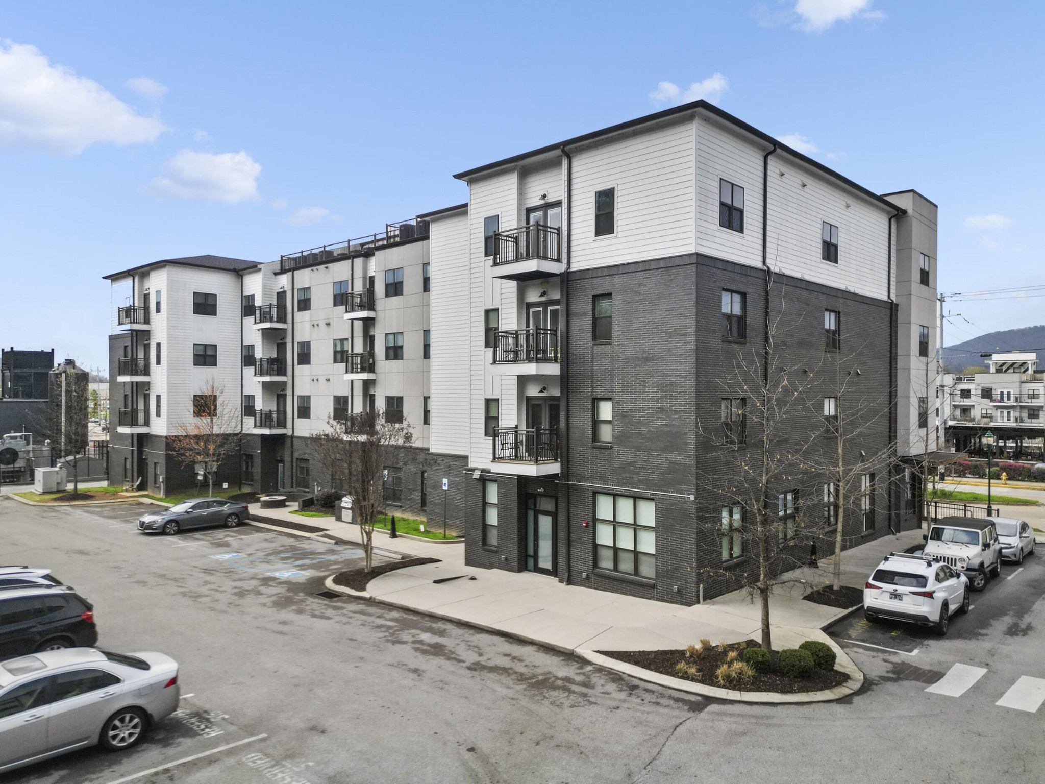 804 Riverfront Parkway 302 — photo