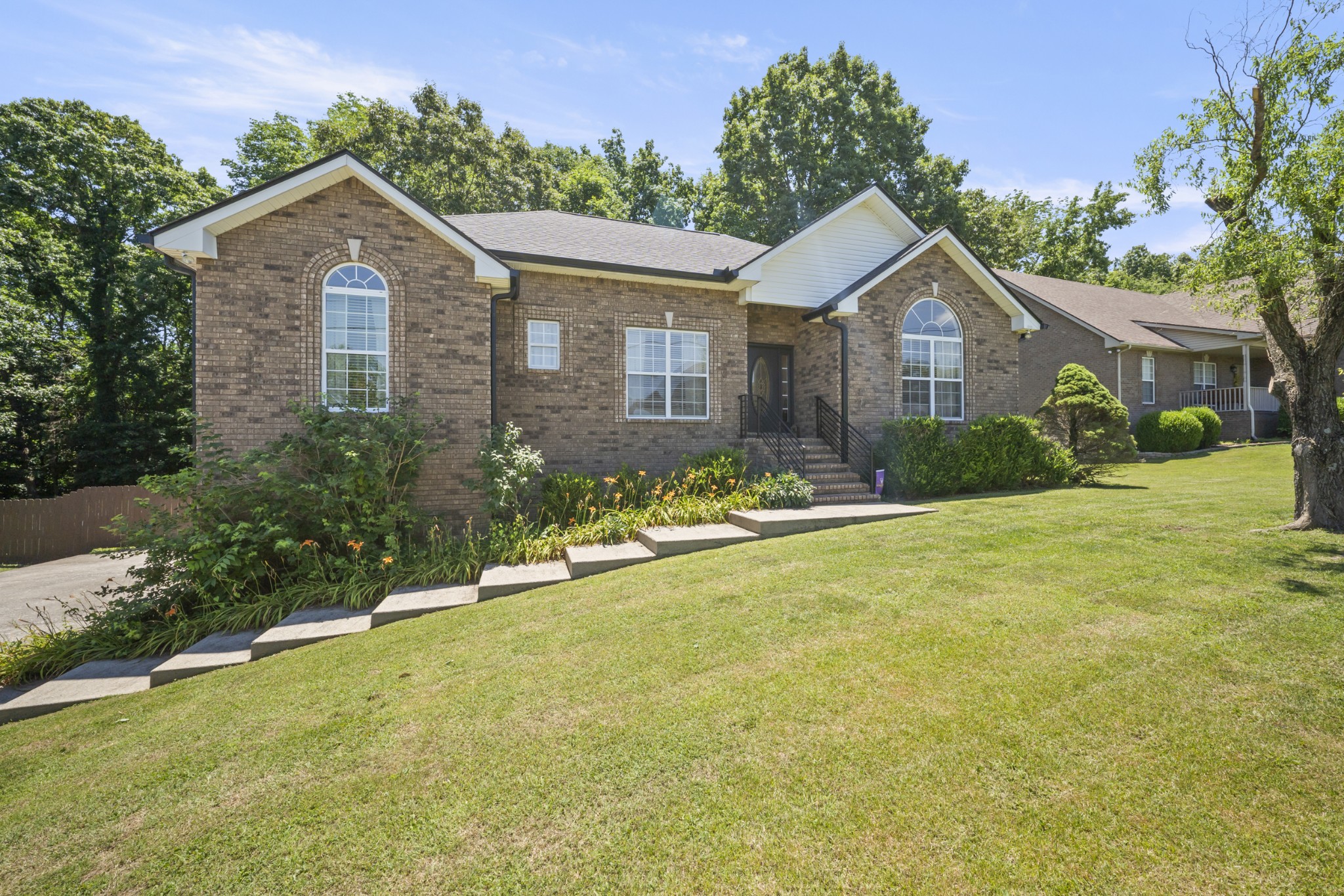 4092 Summit Dr — photo