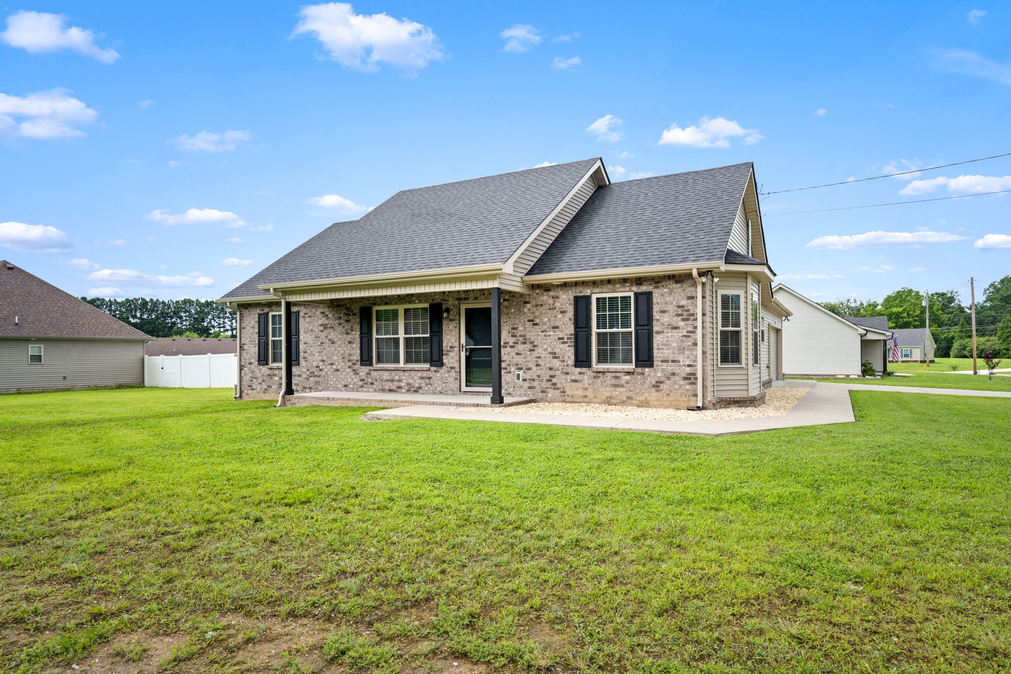 168 Grace Ct — photo