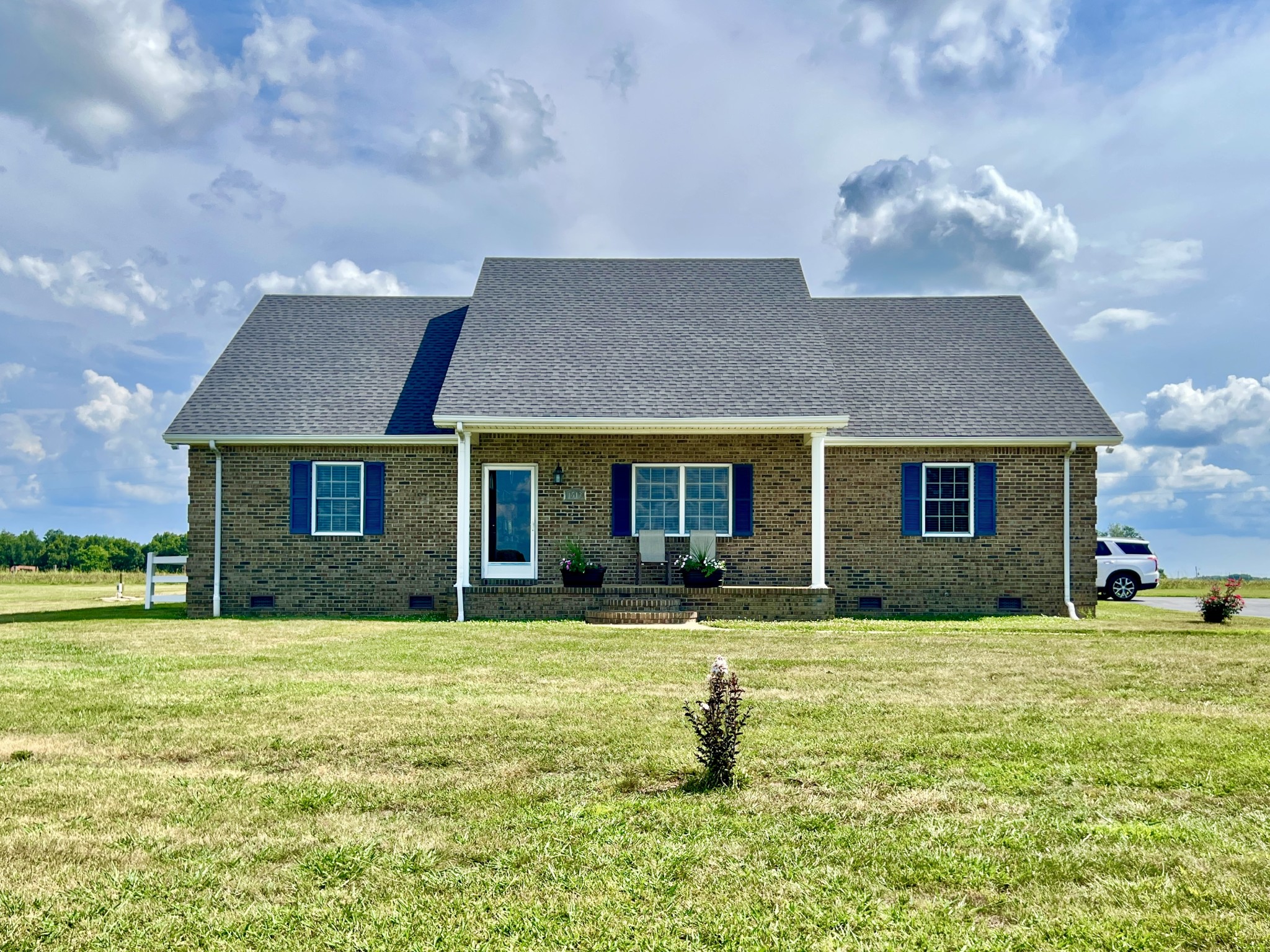 1513 Charlie Butts Rd — photo
