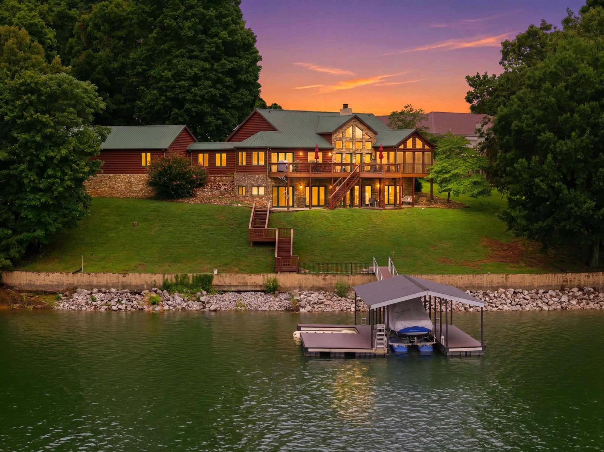 2114 Bridge View Dr — photo