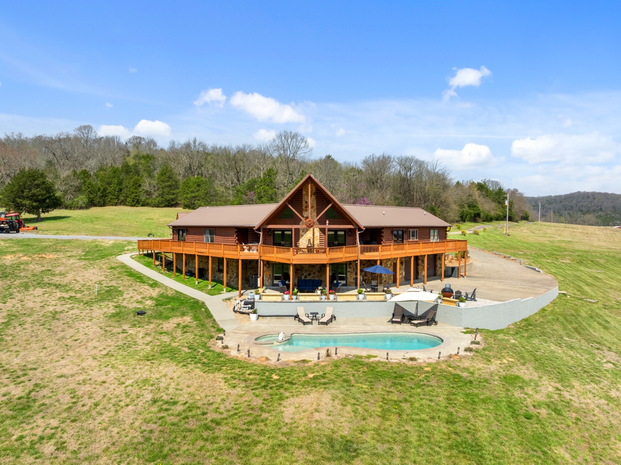 2063 Kennedy Creek Rd — photo