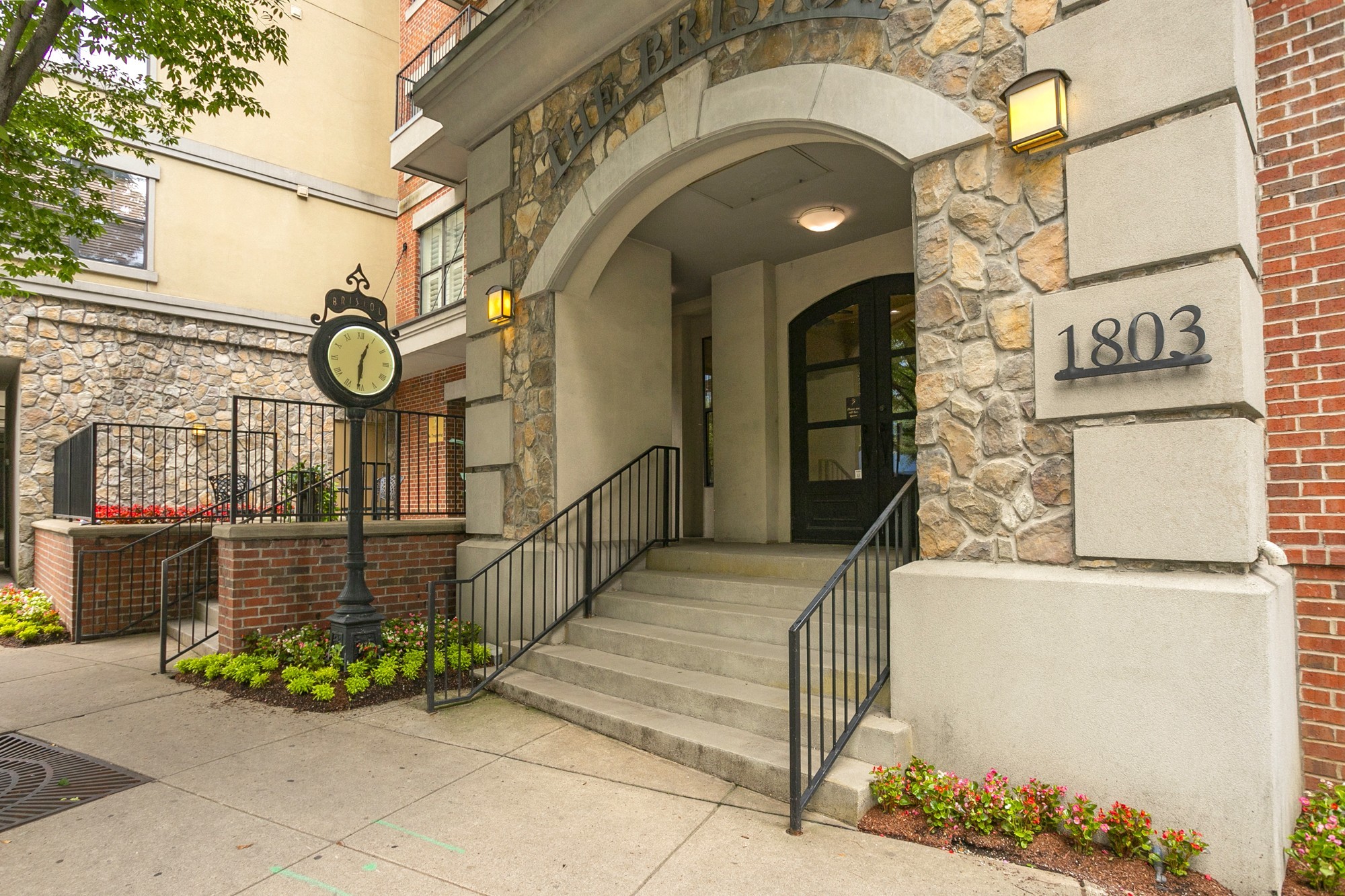 1803 Broadway 516 — photo
