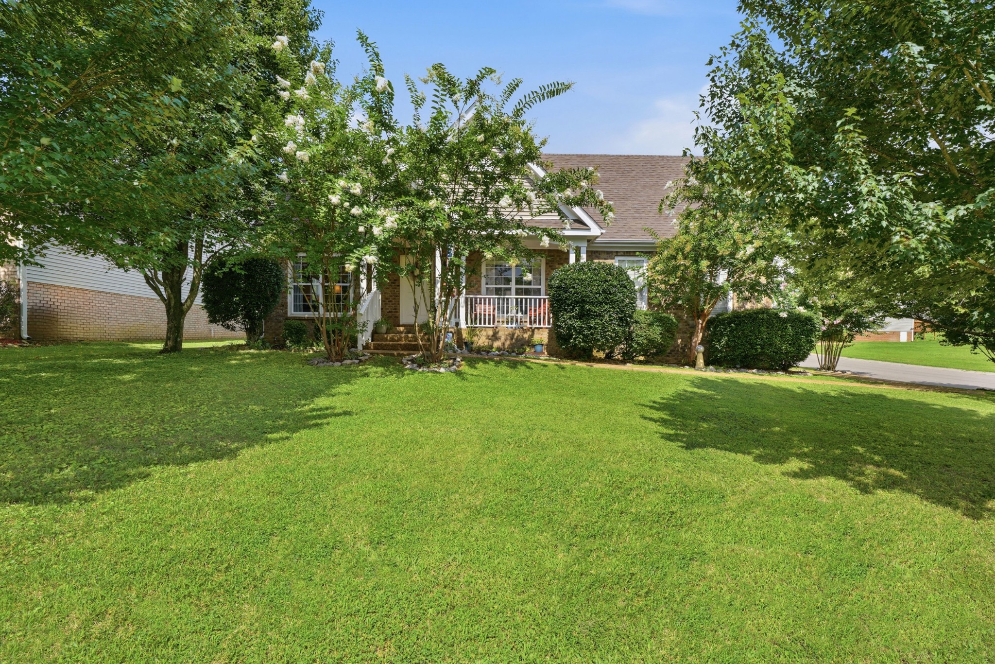 2248 Dewey Dr — photo