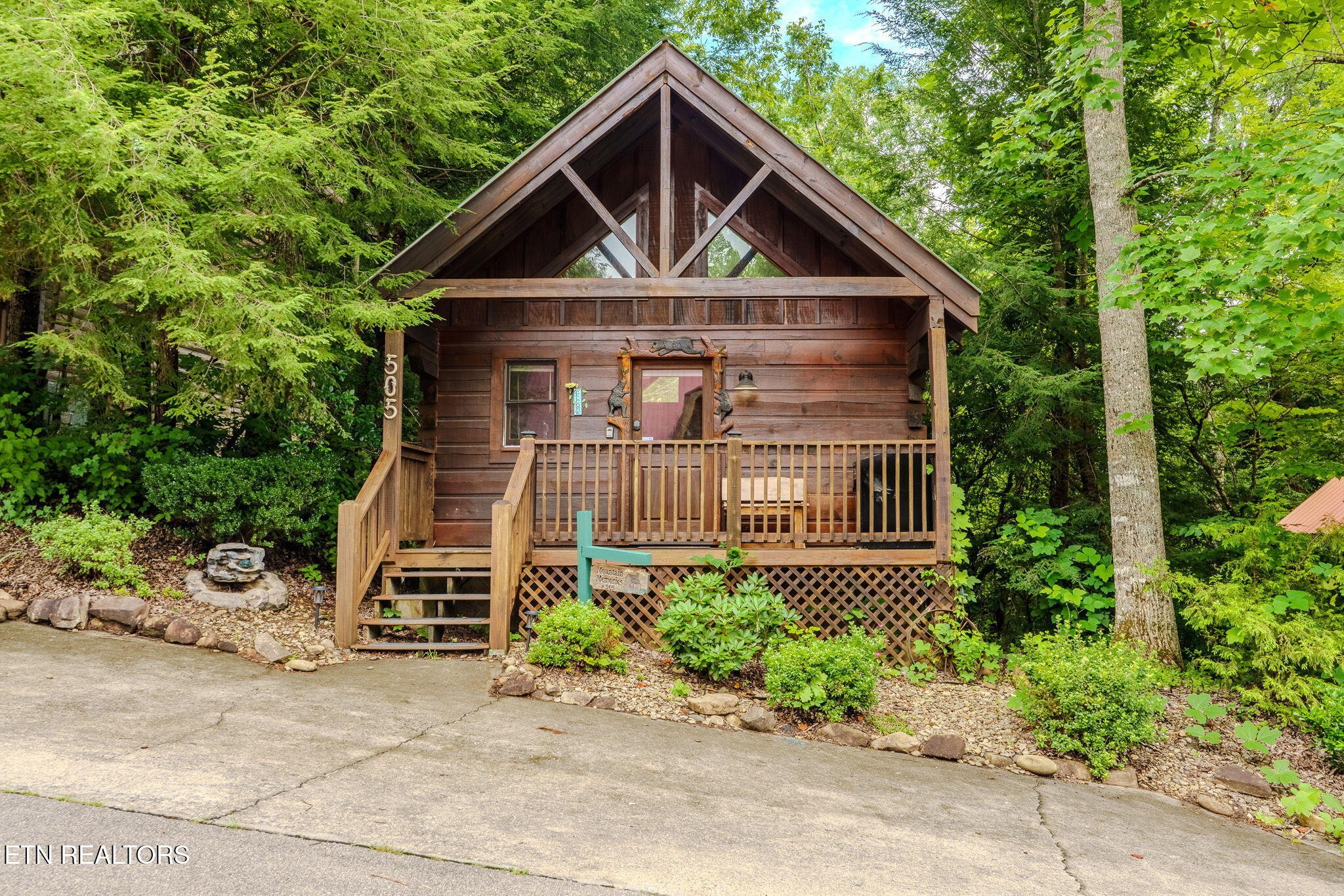 505 Hoot Owl Way — photo