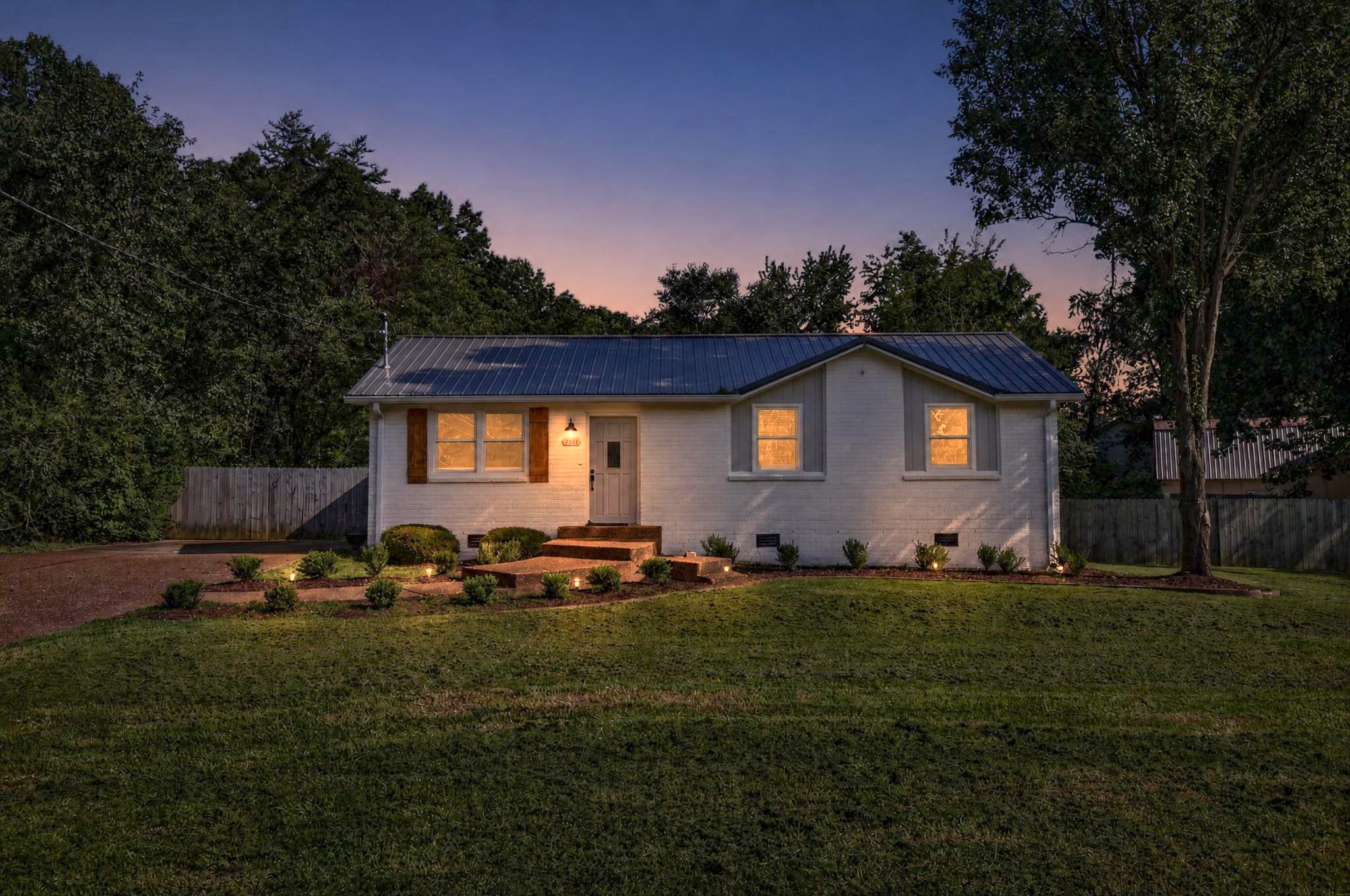 7211 Dianne Dr — photo