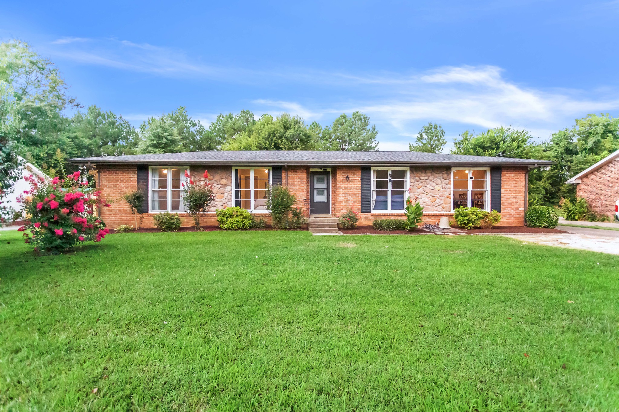 909 Rebel Cir — photo