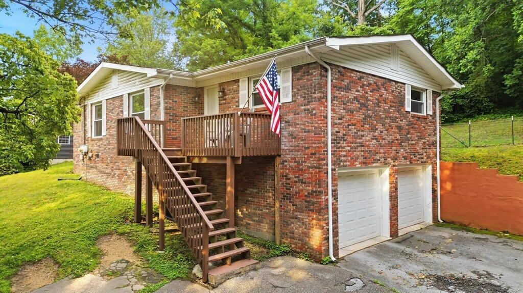 408 Lupton Drive — photo