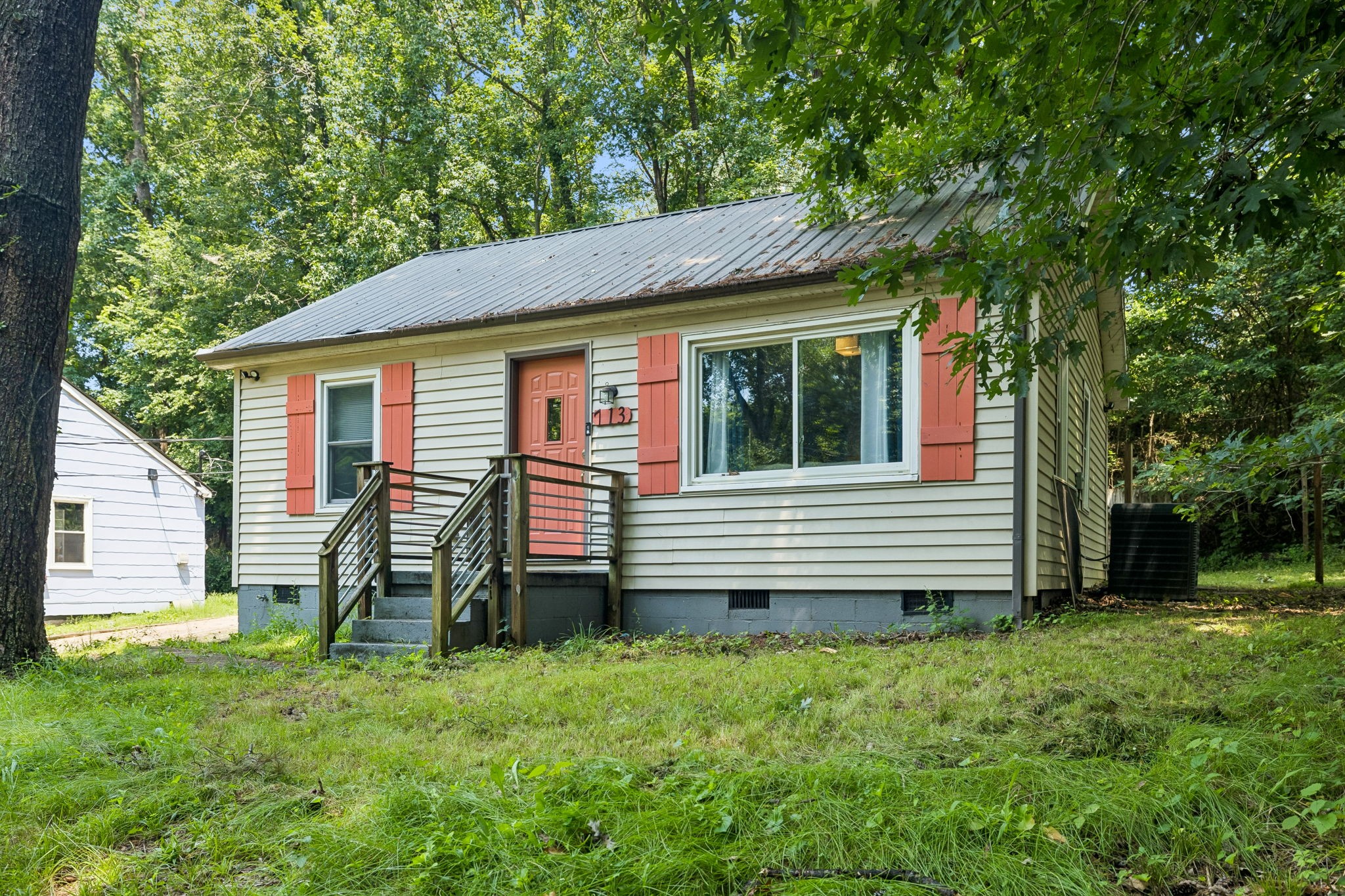 713 Woodlawn Dr — photo