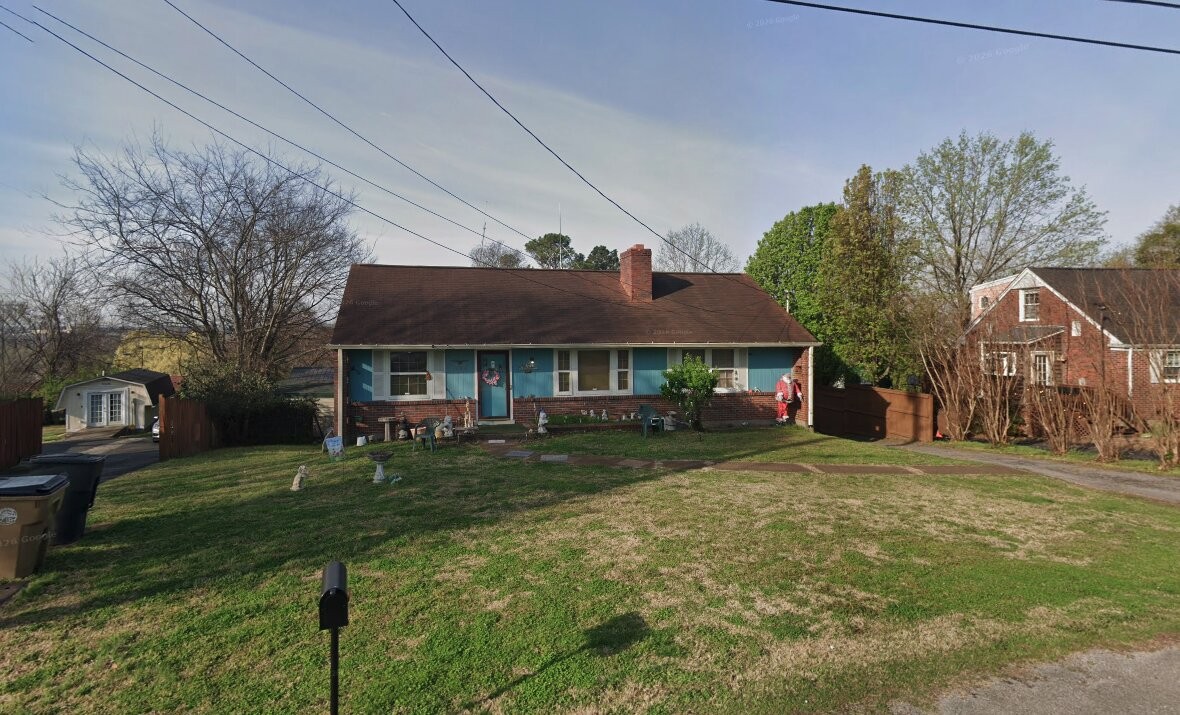 808 Potter Ln — photo