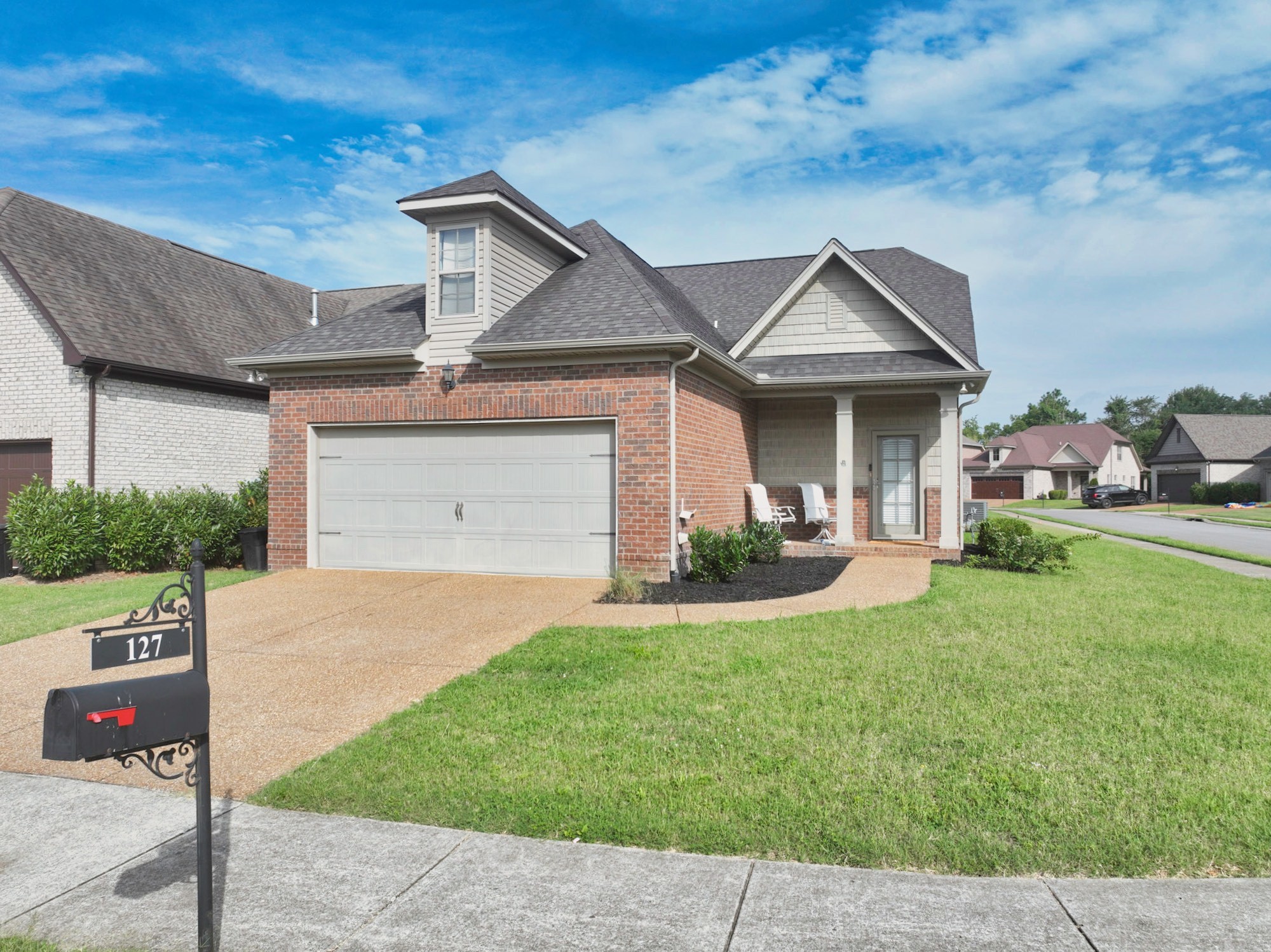 127 England Pl — photo