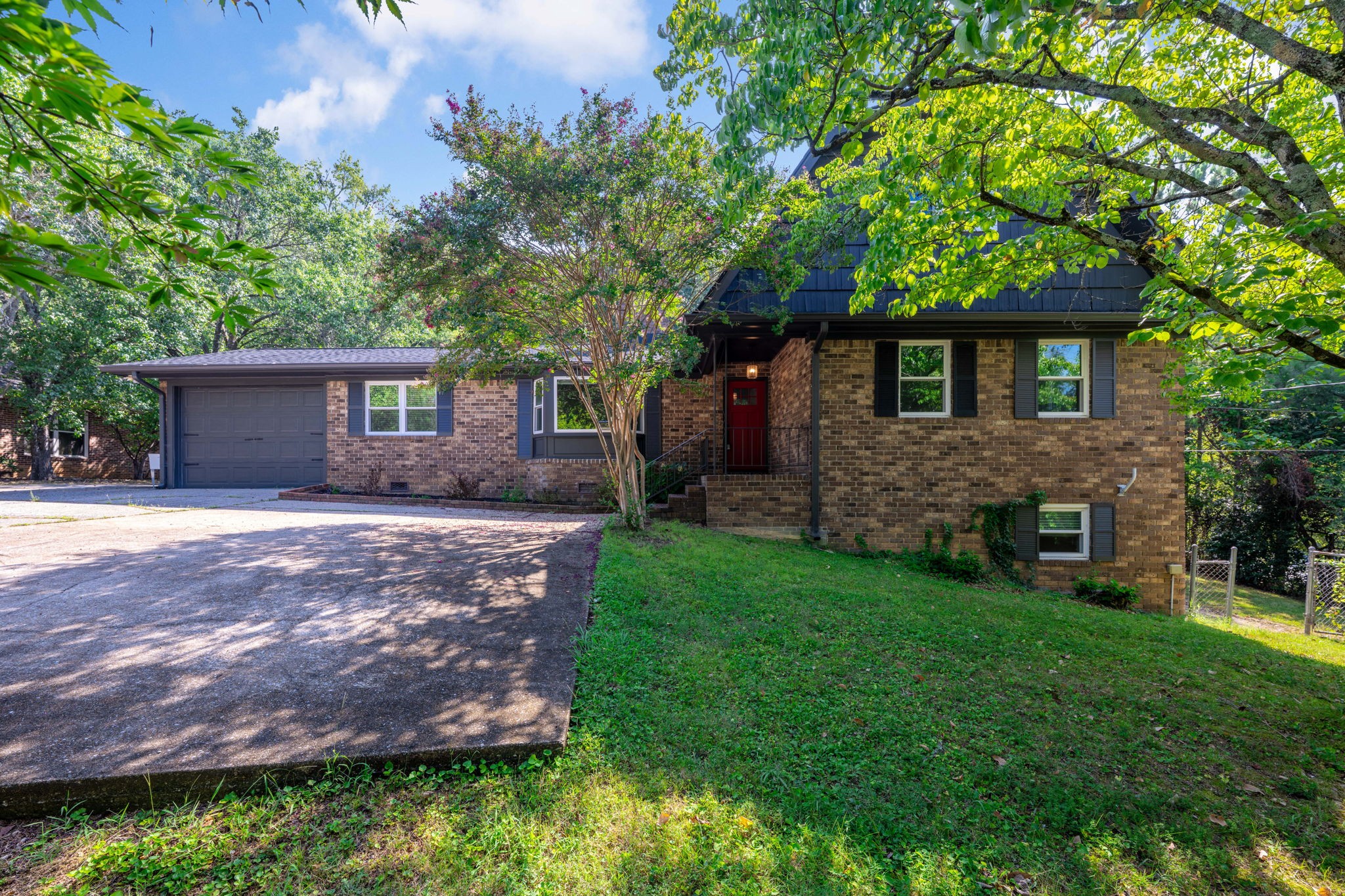 1220 Franklin Dr — photo