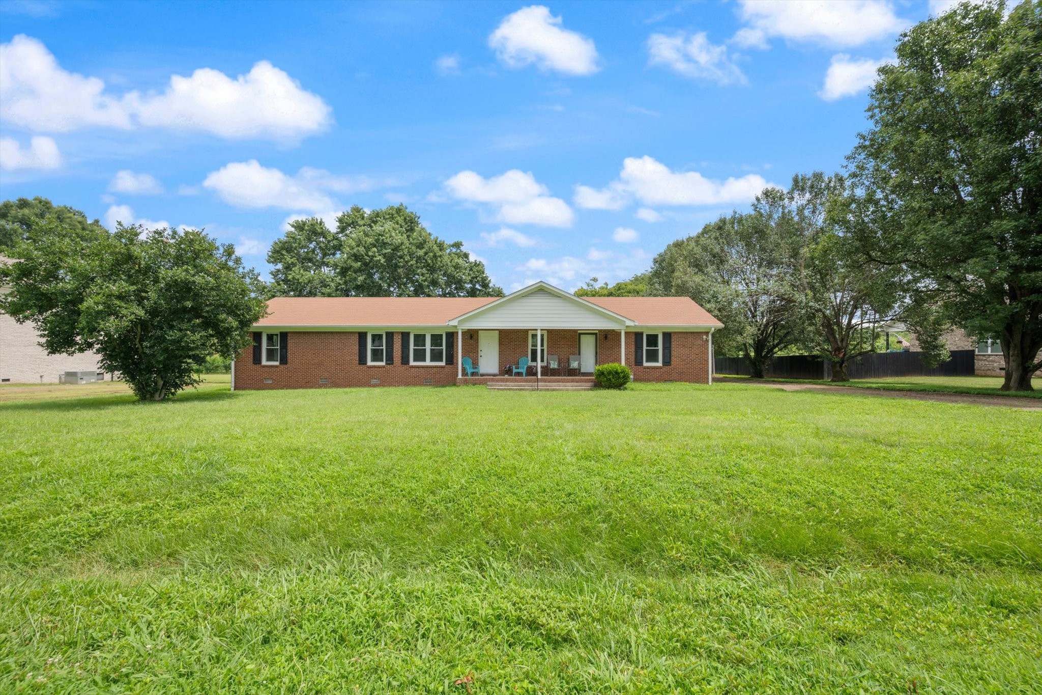 704 Redwood Cir — photo