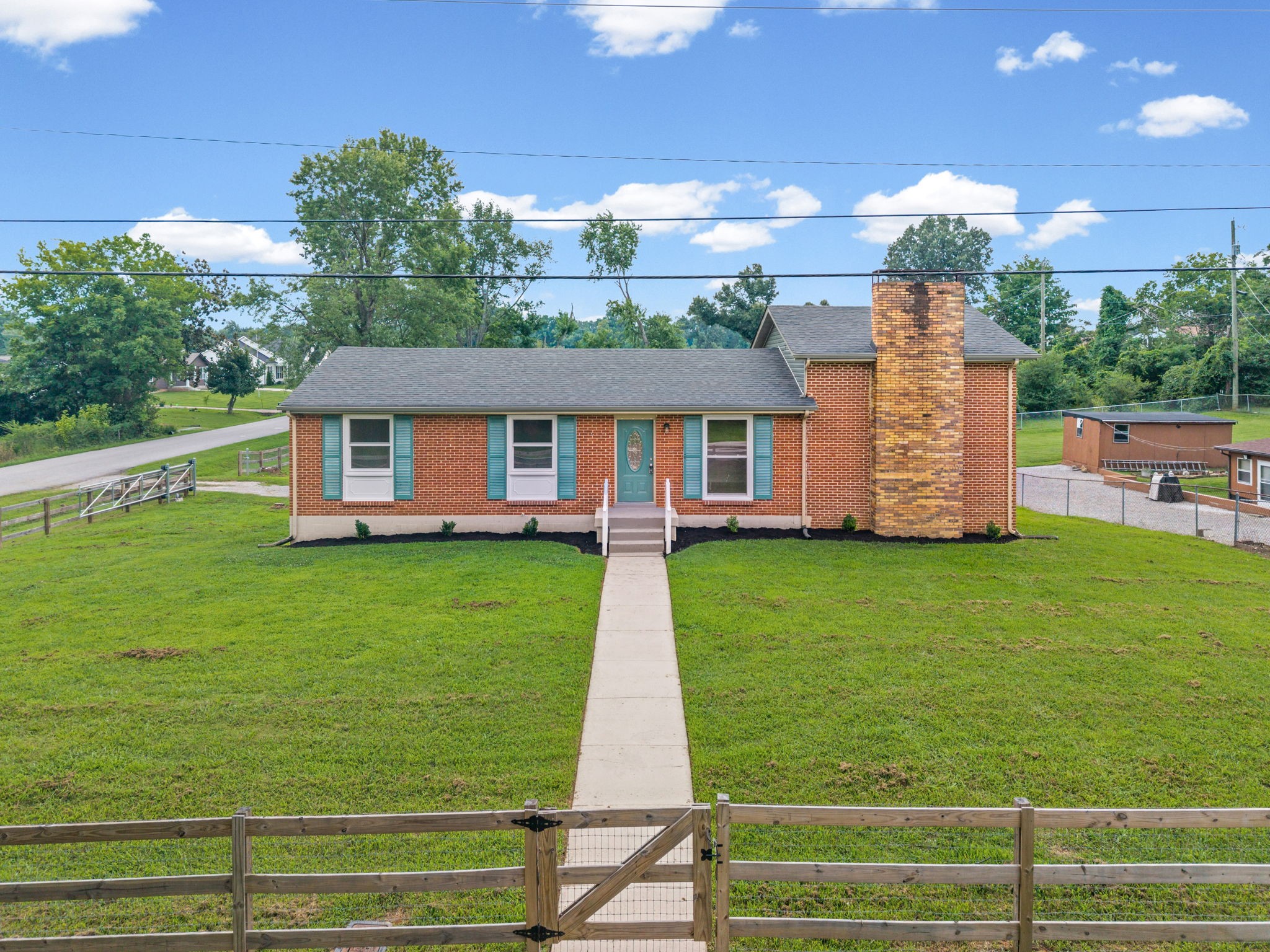 500 Britton Springs Rd — photo